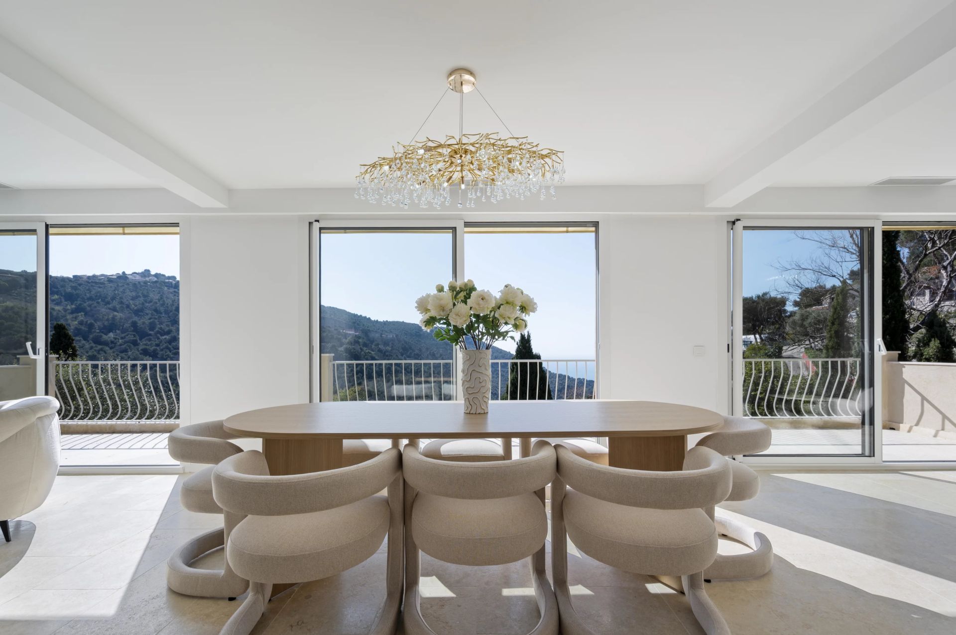 villa 8 Rooms for sale on La Turbie (06320)