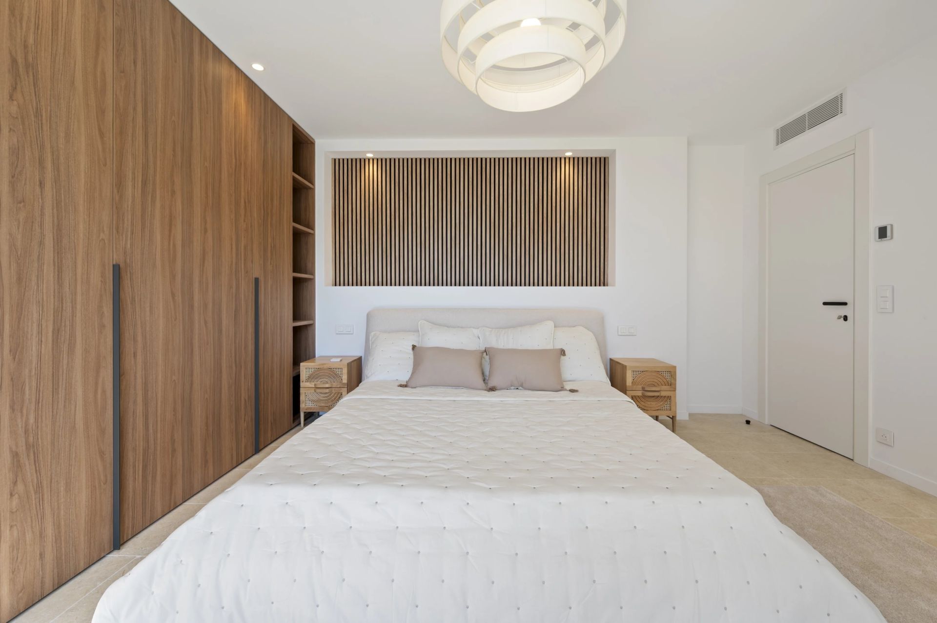 villa 8 Rooms for sale on La Turbie (06320)