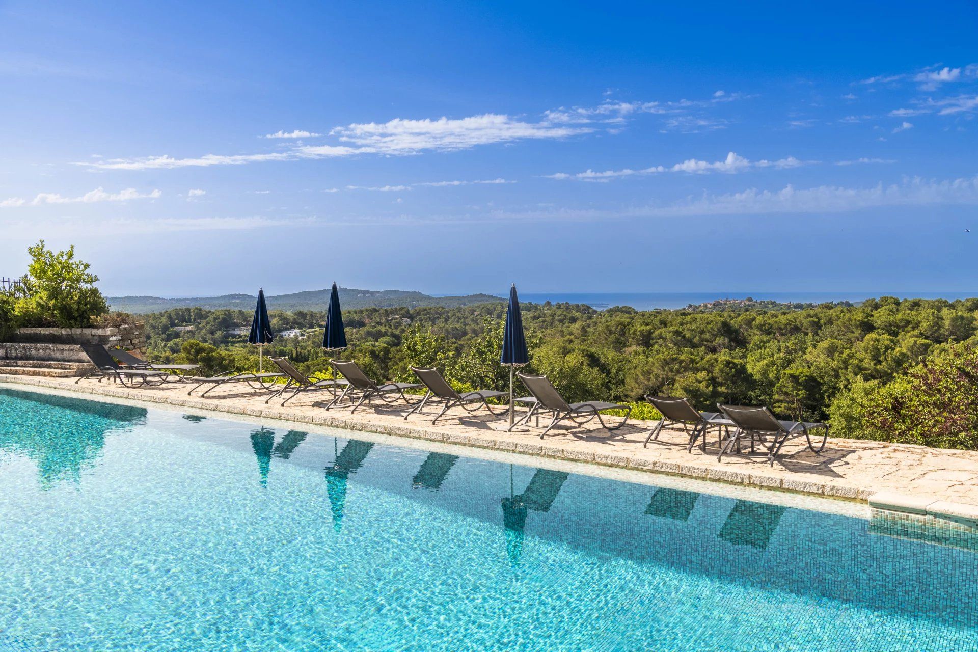 villa 6 Rooms for sale on Mouans-Sartoux (06370)