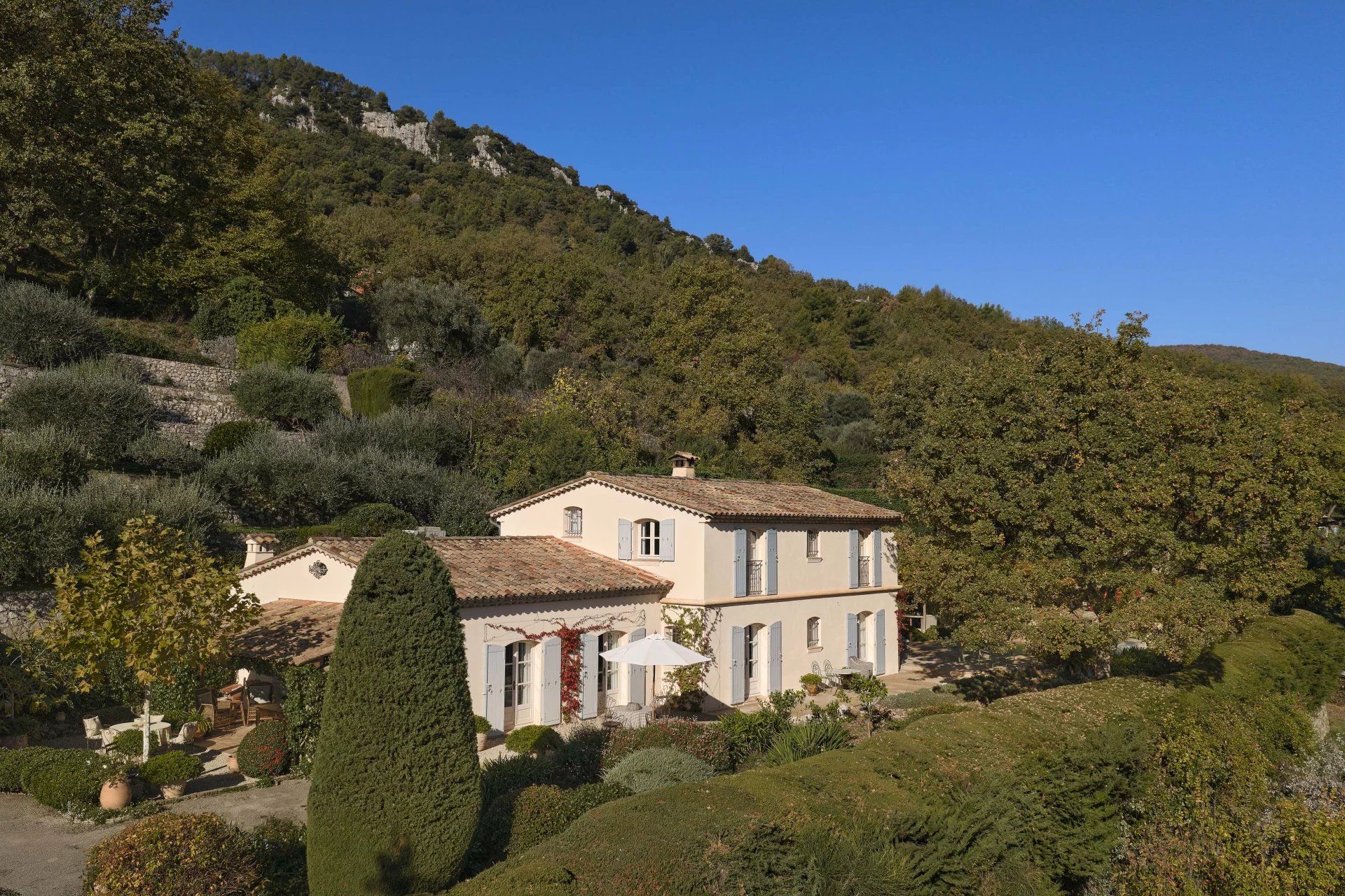house 6 Rooms for sale on Valbonne (06560)