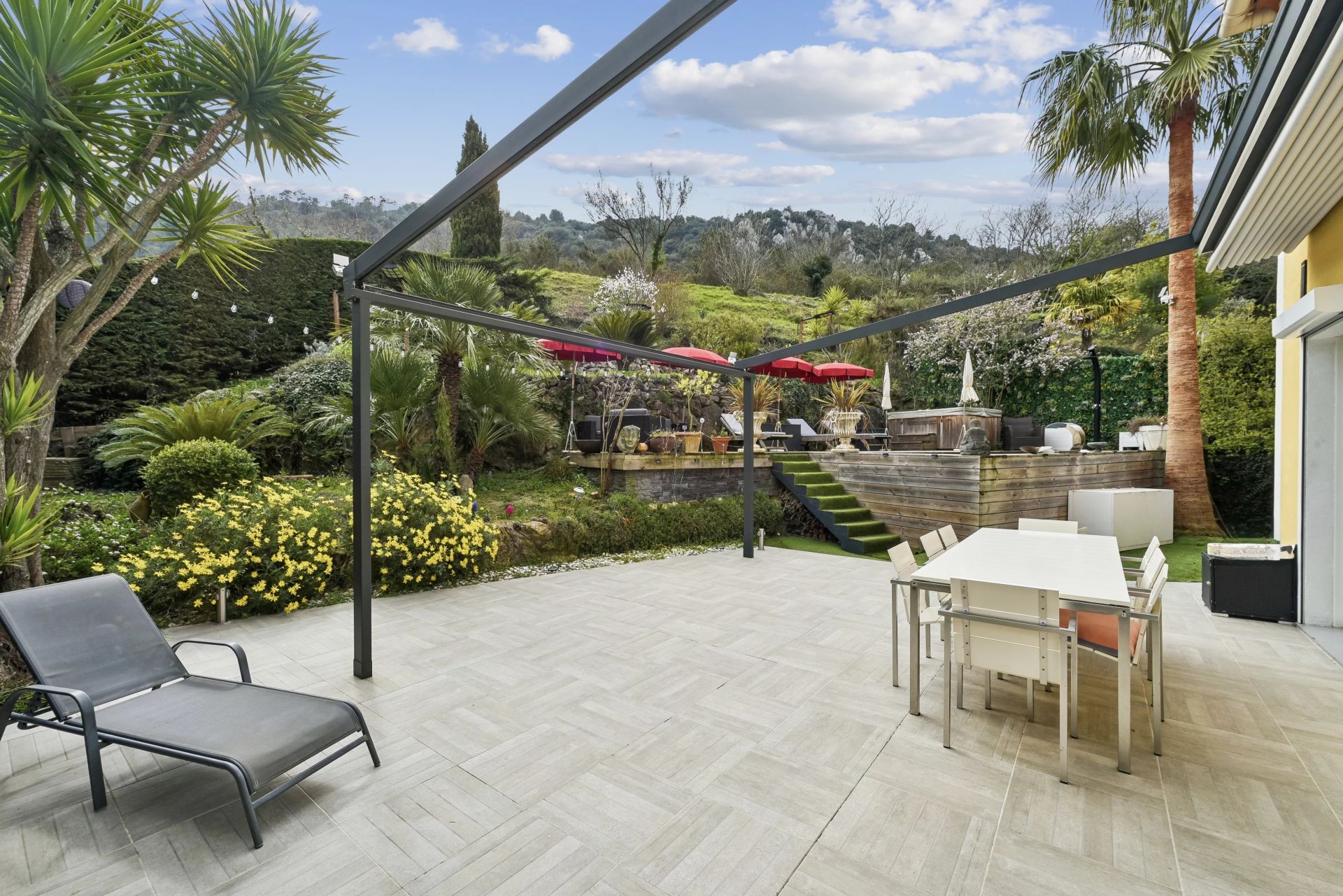 villa 4 Rooms for sale on Èze (06360)