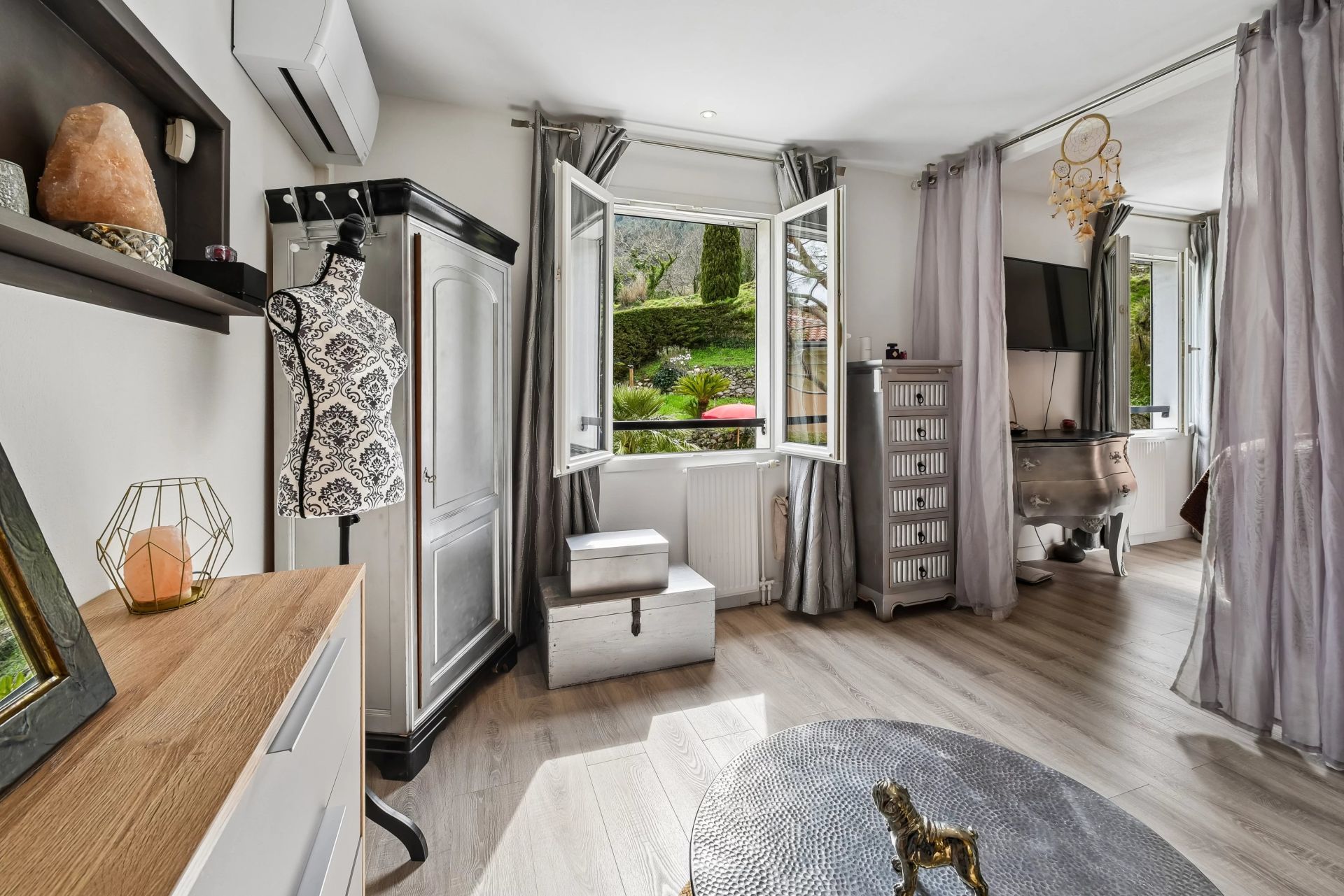 villa 4 Rooms for sale on Èze (06360)