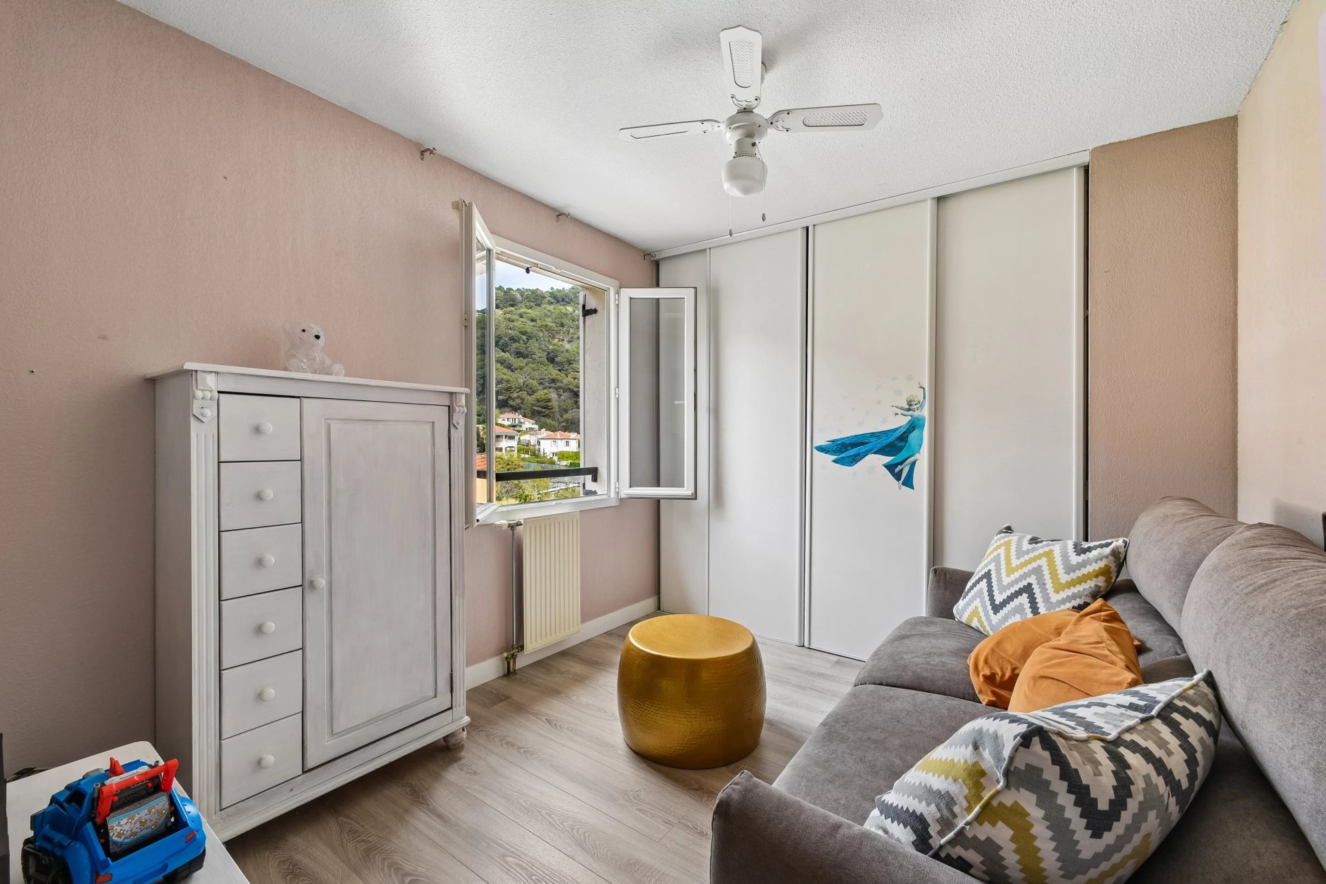 villa 4 Rooms for sale on Èze (06360)