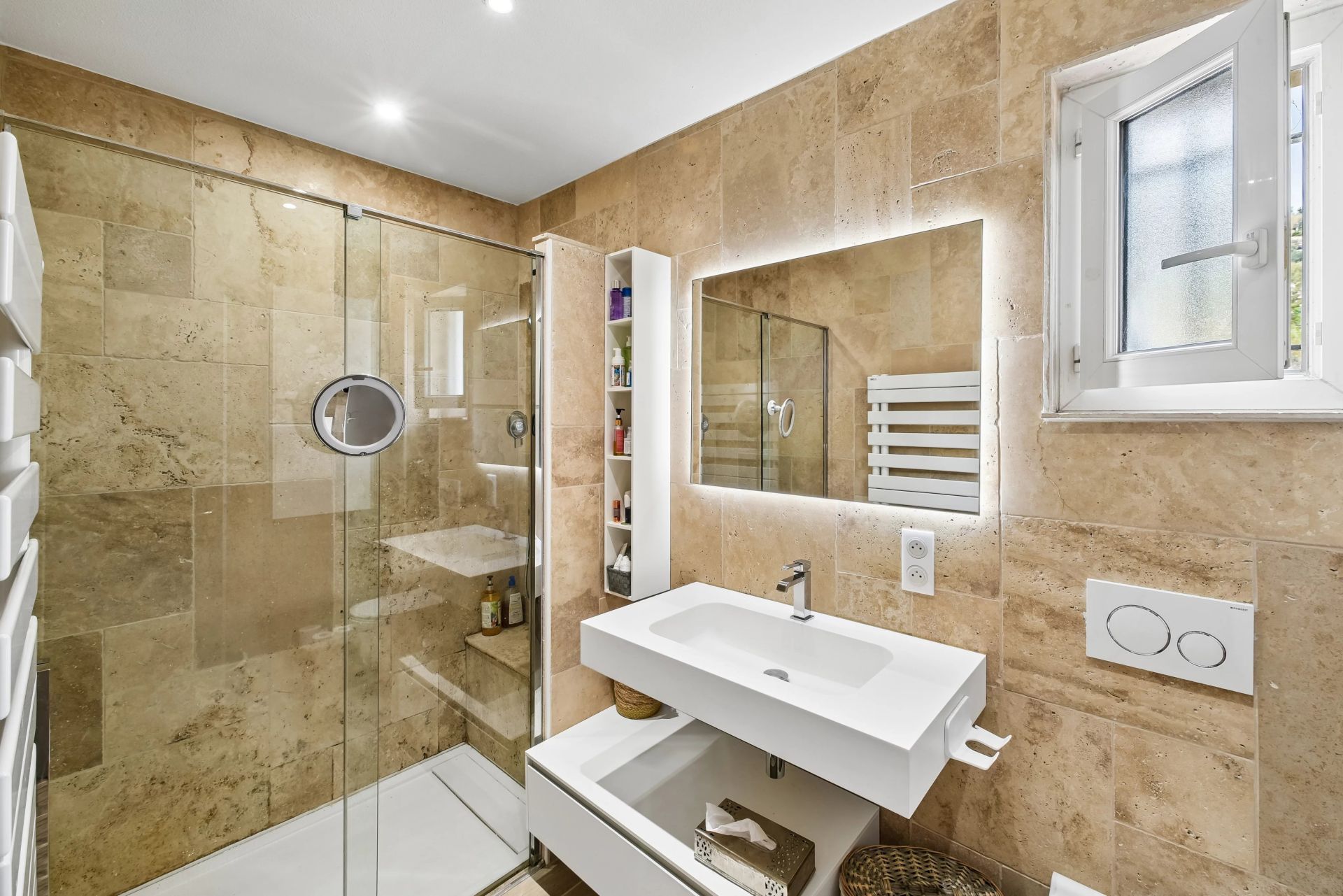 villa 4 Rooms for sale on Èze (06360)