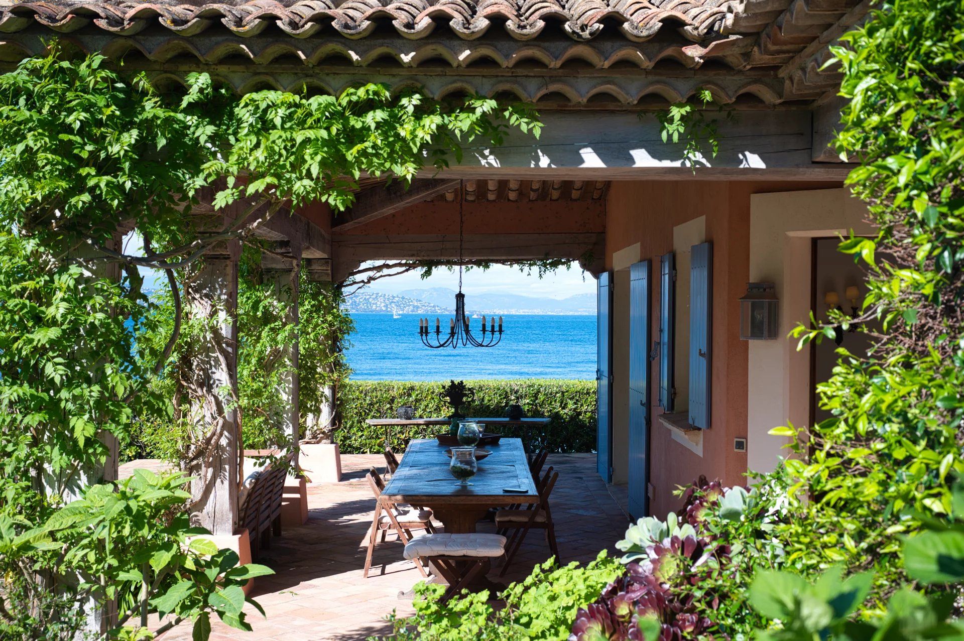 villa 4 Rooms for sale on Saint-Tropez (83990)