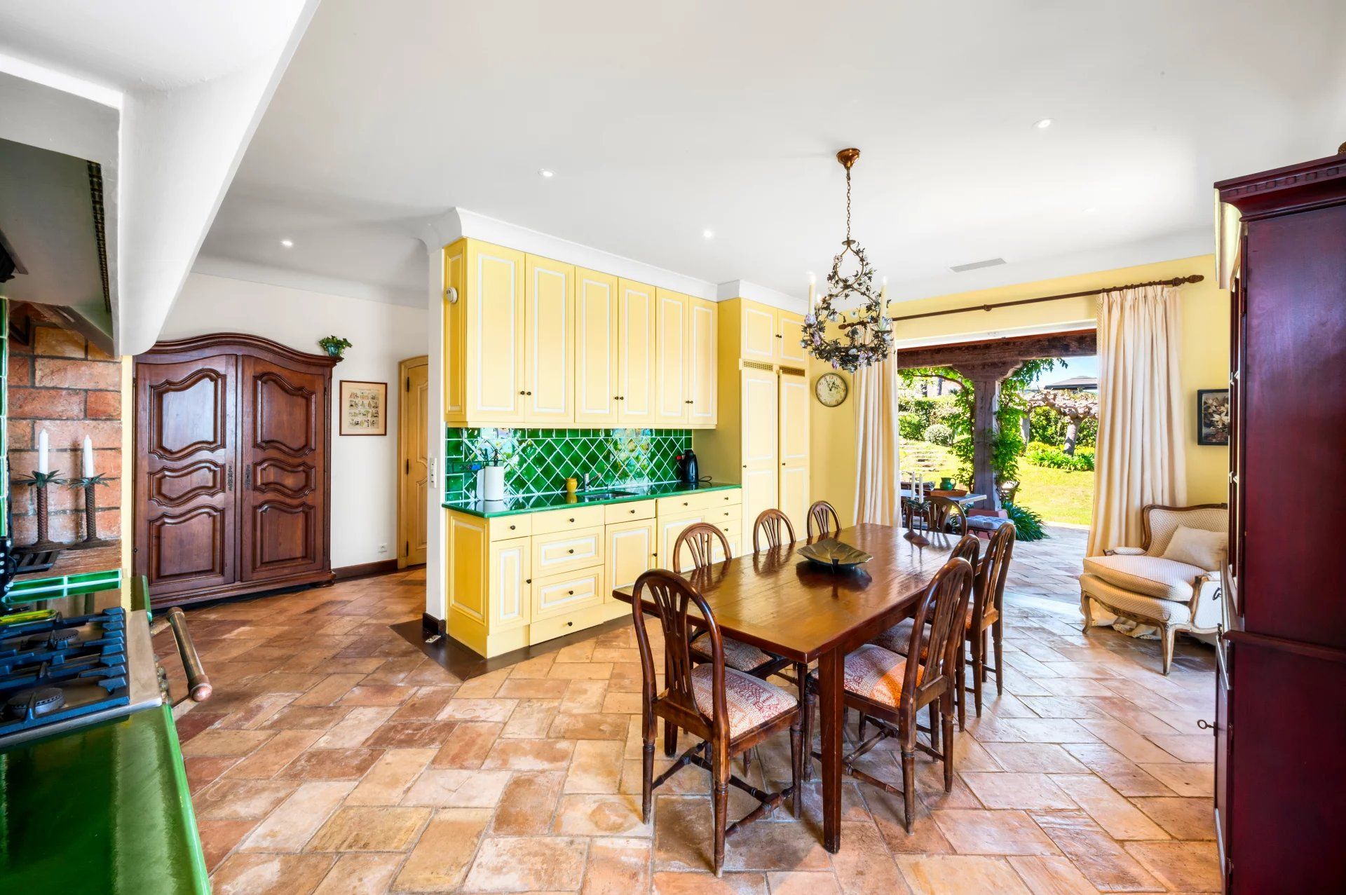 villa 4 Rooms for sale on Saint-Tropez (83990)