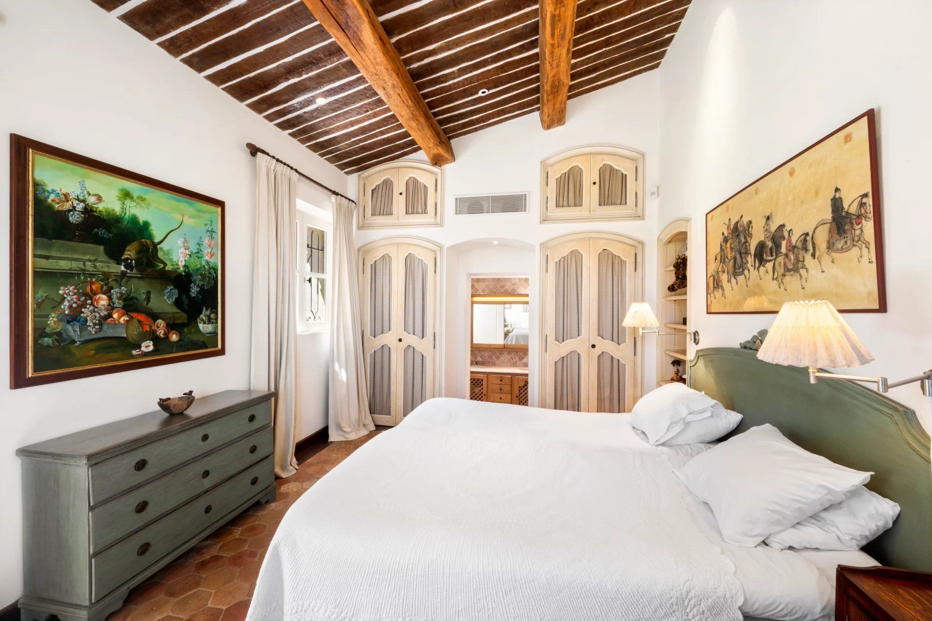 villa 4 Rooms for sale on Saint-Tropez (83990)