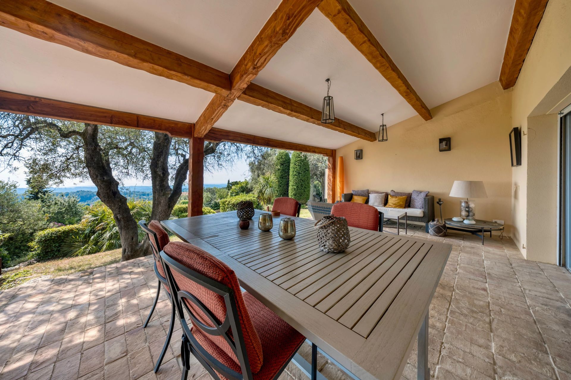 villa 9 Rooms for sale on Le Rouret (06650)