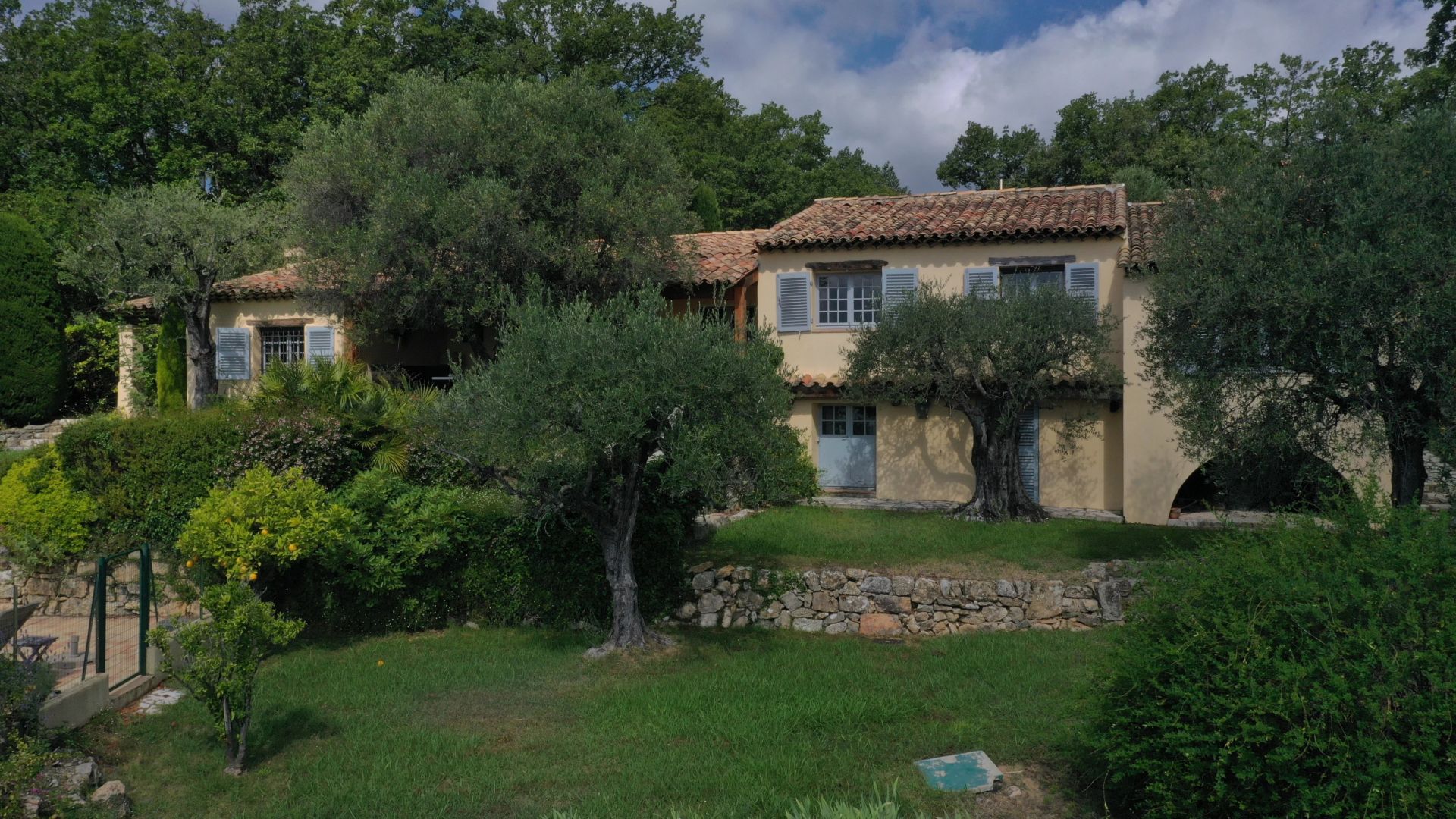 villa 9 Rooms for sale on Le Rouret (06650)