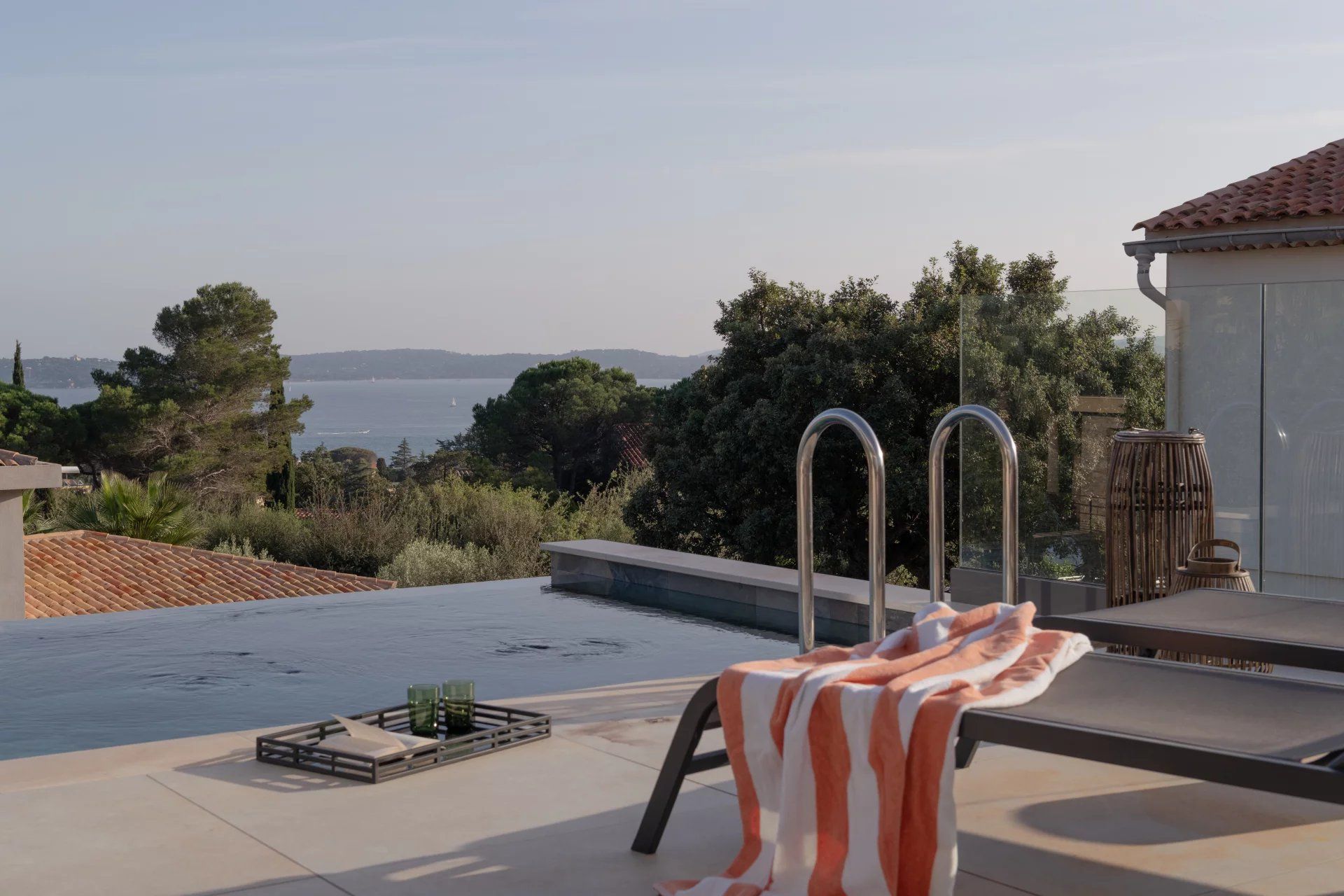 villa 5 Rooms for seasonal rent on Sainte-Maxime (83120)