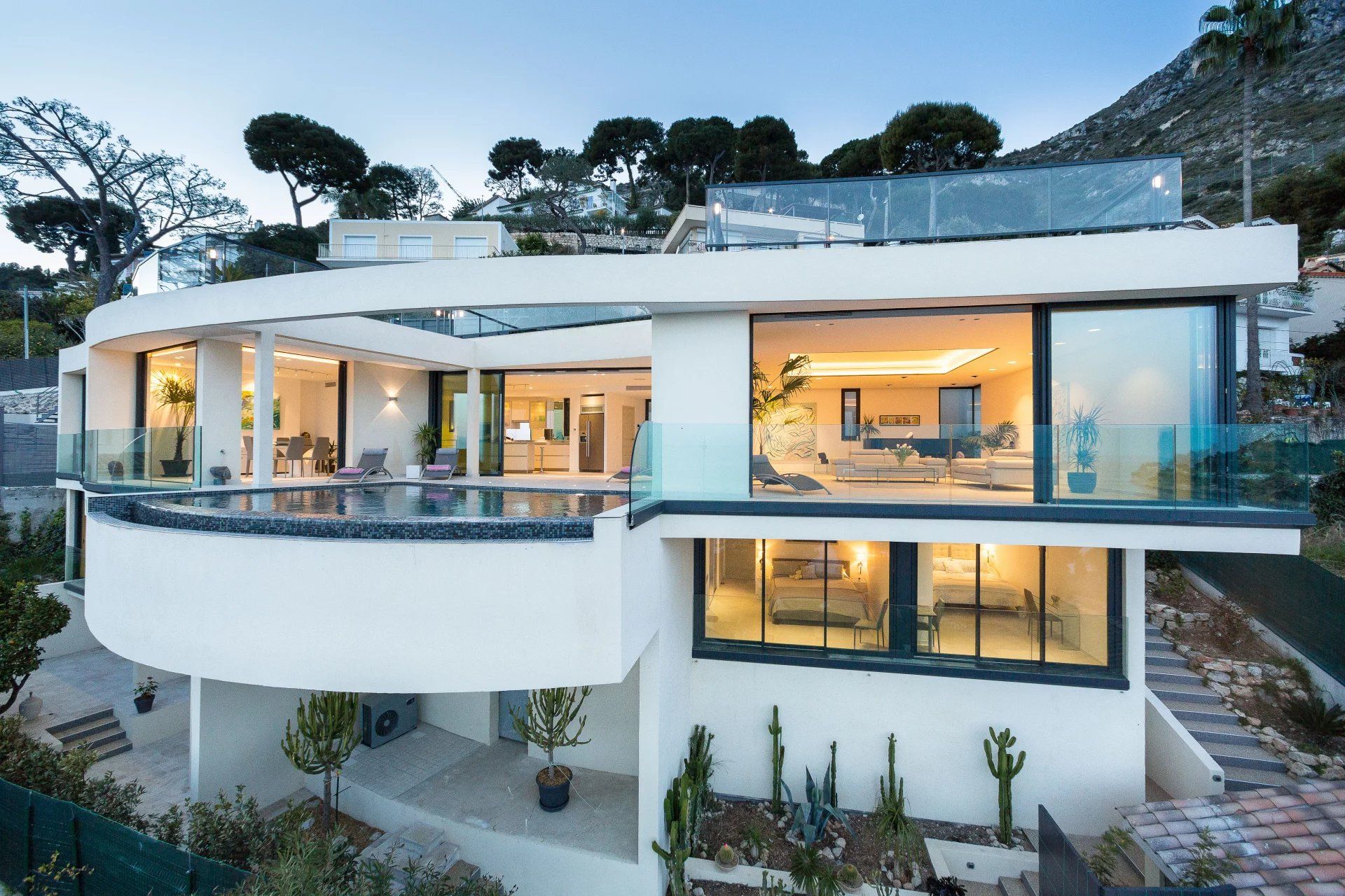 villa 6 Rooms for seasonal rent on Èze (06360)