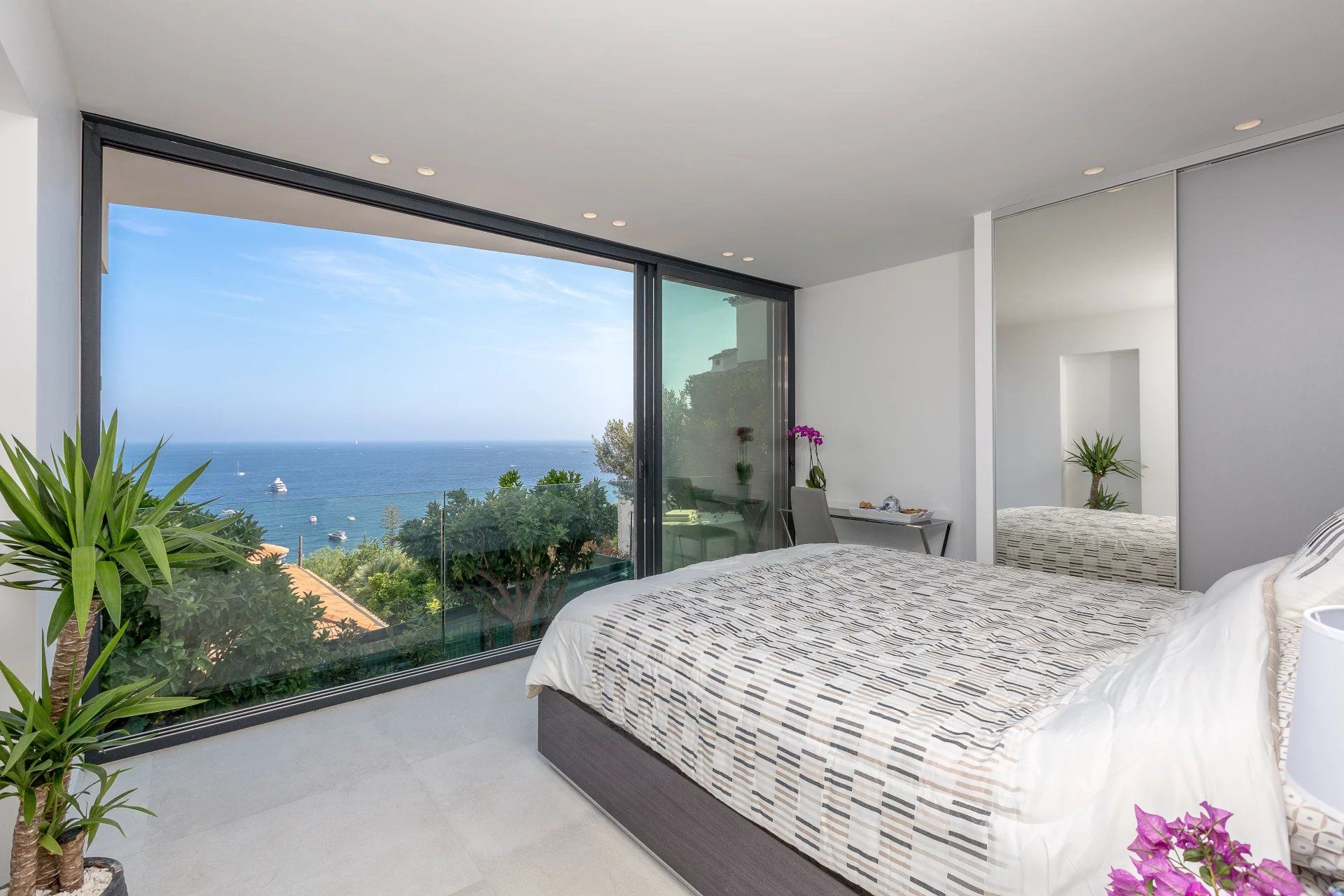 villa 6 Rooms for seasonal rent on Èze (06360)