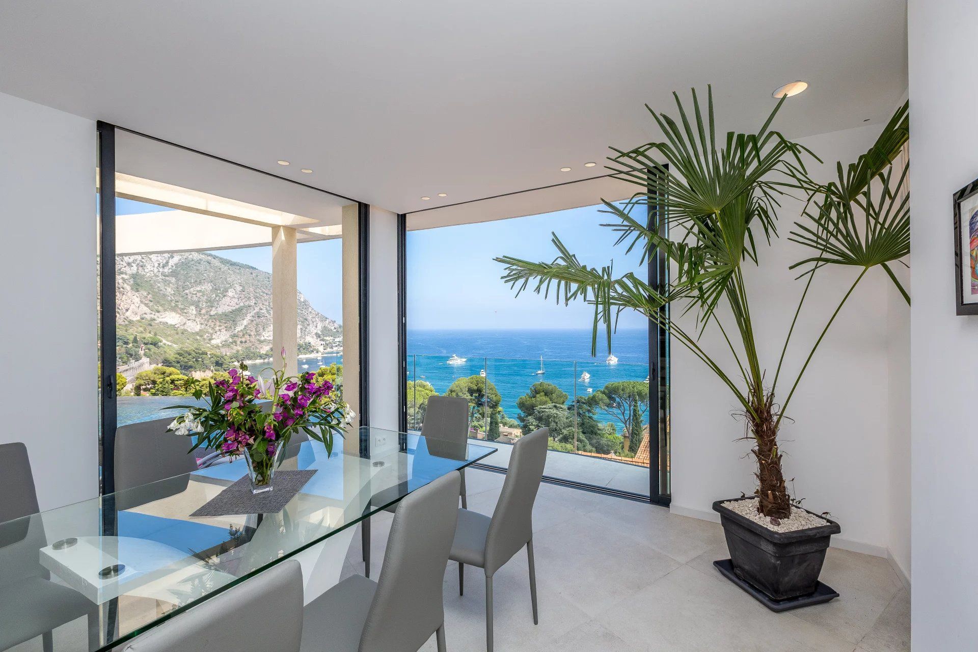 villa 6 Rooms for seasonal rent on Èze (06360)