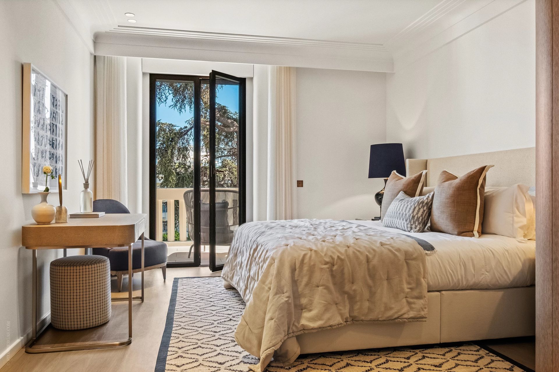 apartment 4 Rooms for sale on Antibes (06160)