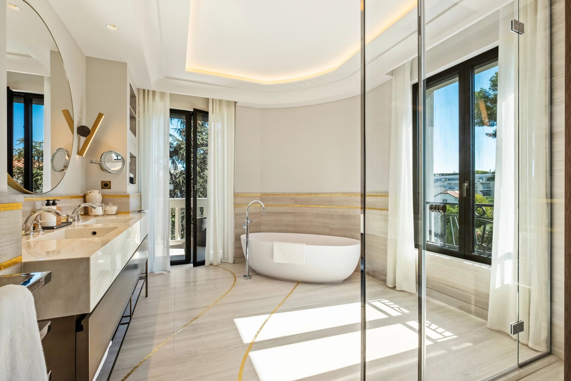 apartment 4 Rooms for sale on Antibes (06160)