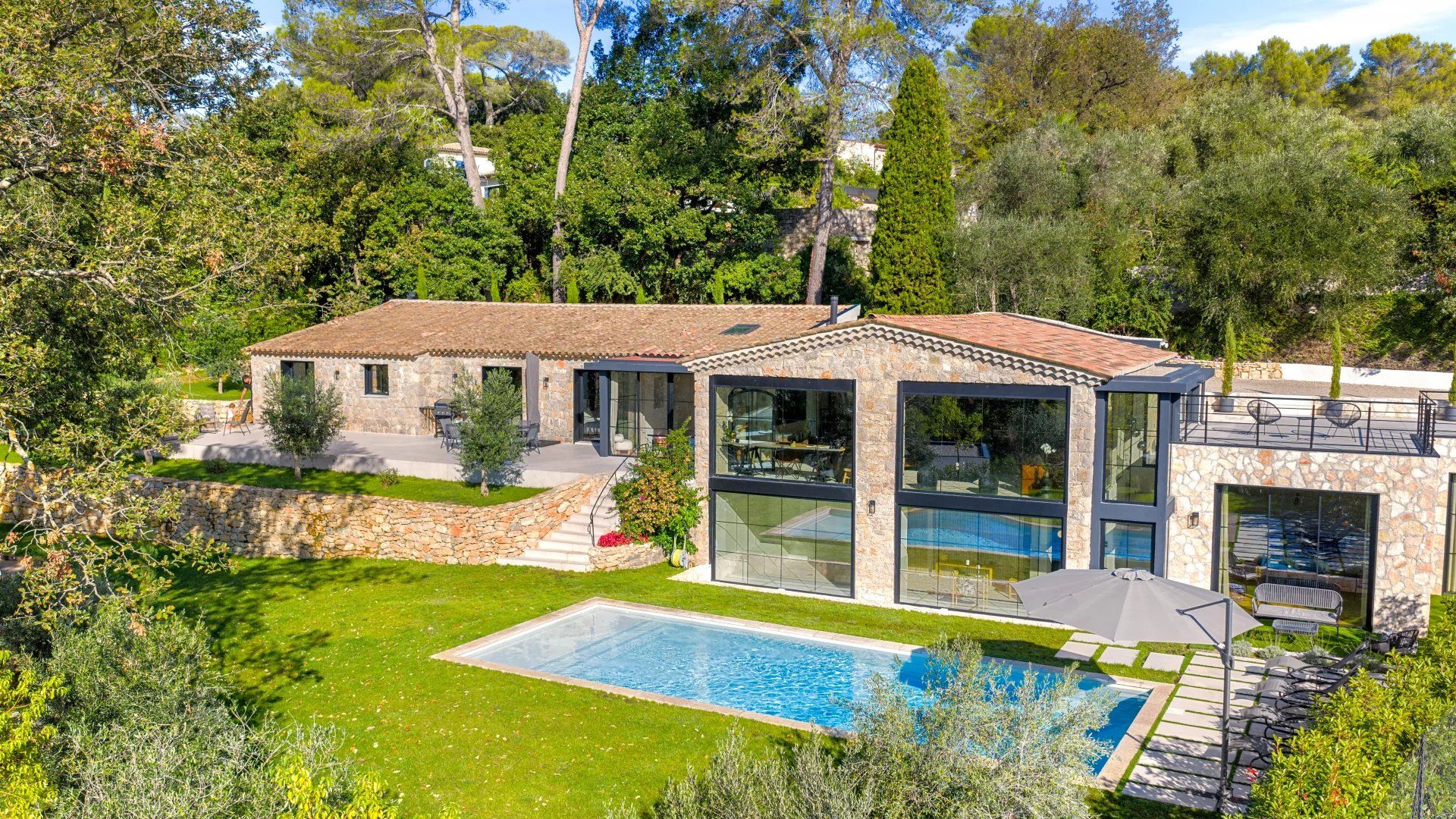villa 7 Rooms for sale on Valbonne (06560)