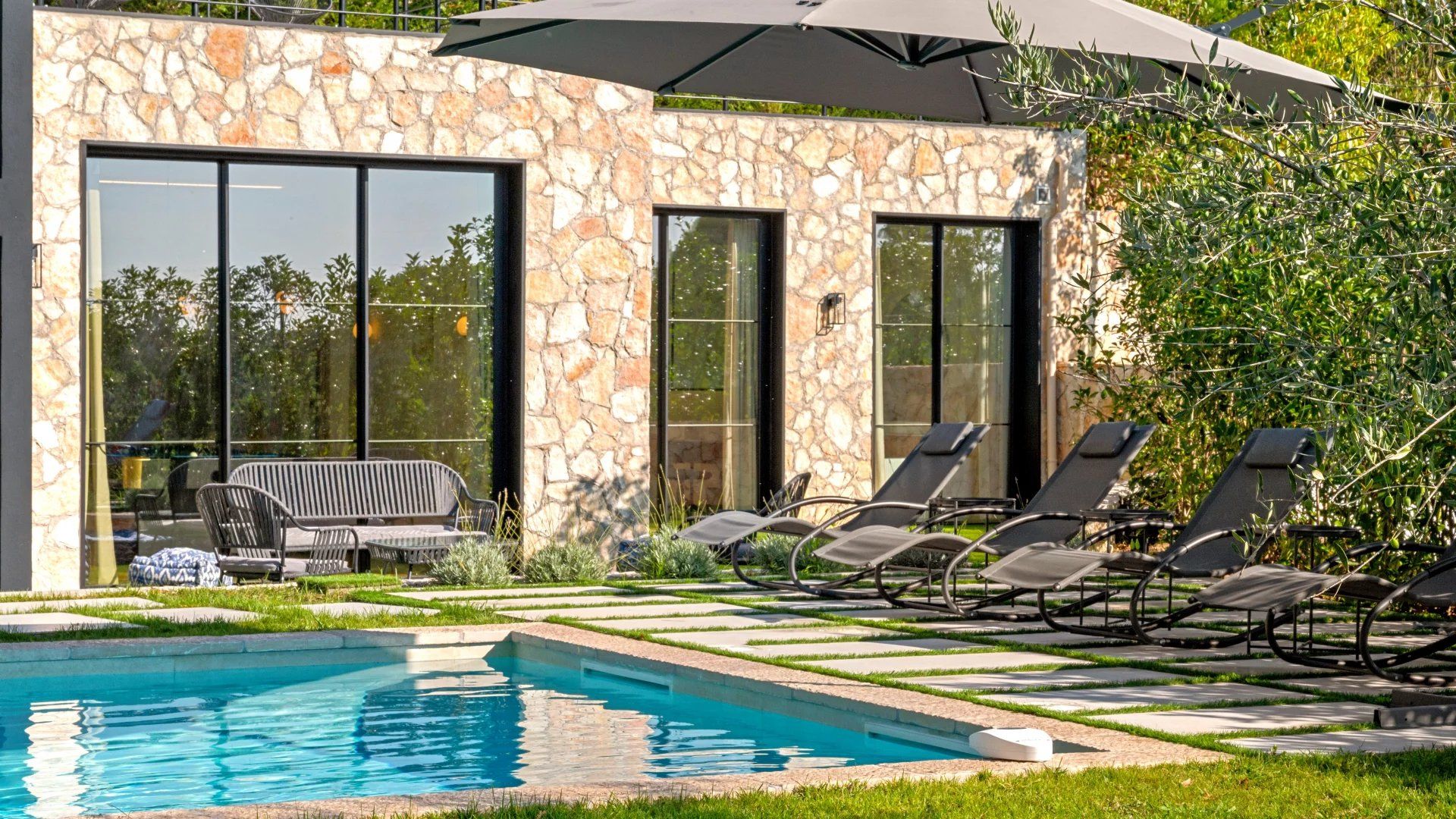 villa 7 Rooms for sale on Valbonne (06560)