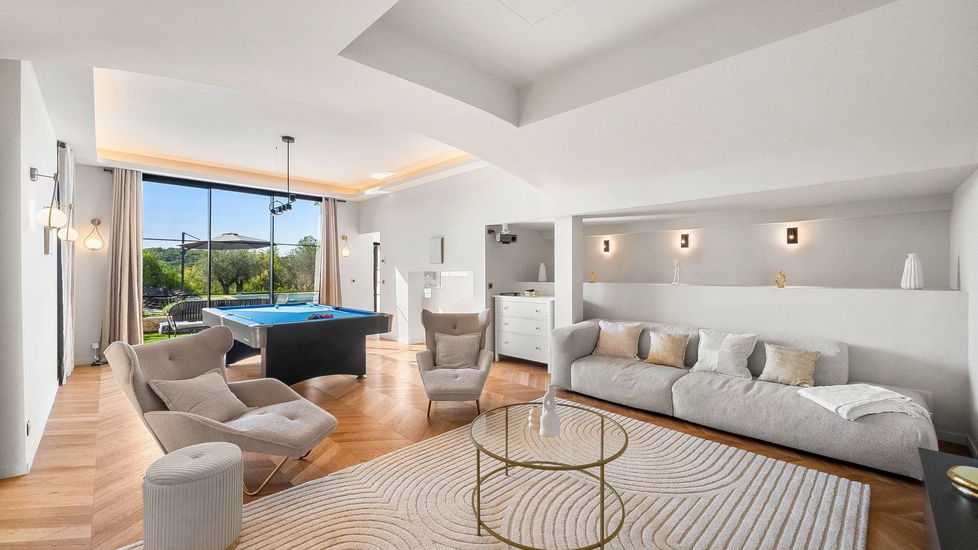 villa 7 Rooms for sale on Valbonne (06560)