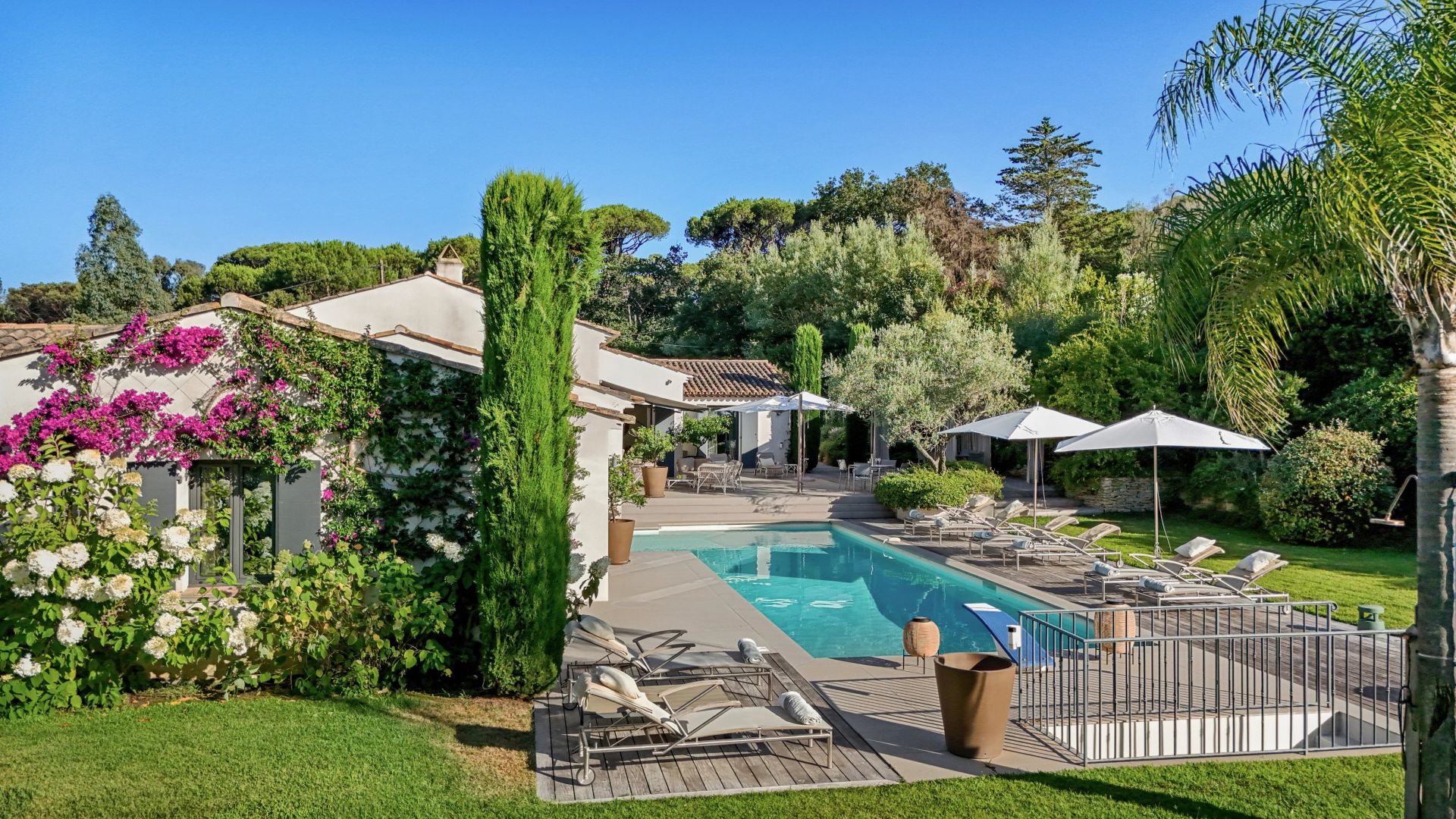 villa 6 Rooms for sale on Saint-Tropez (83990)