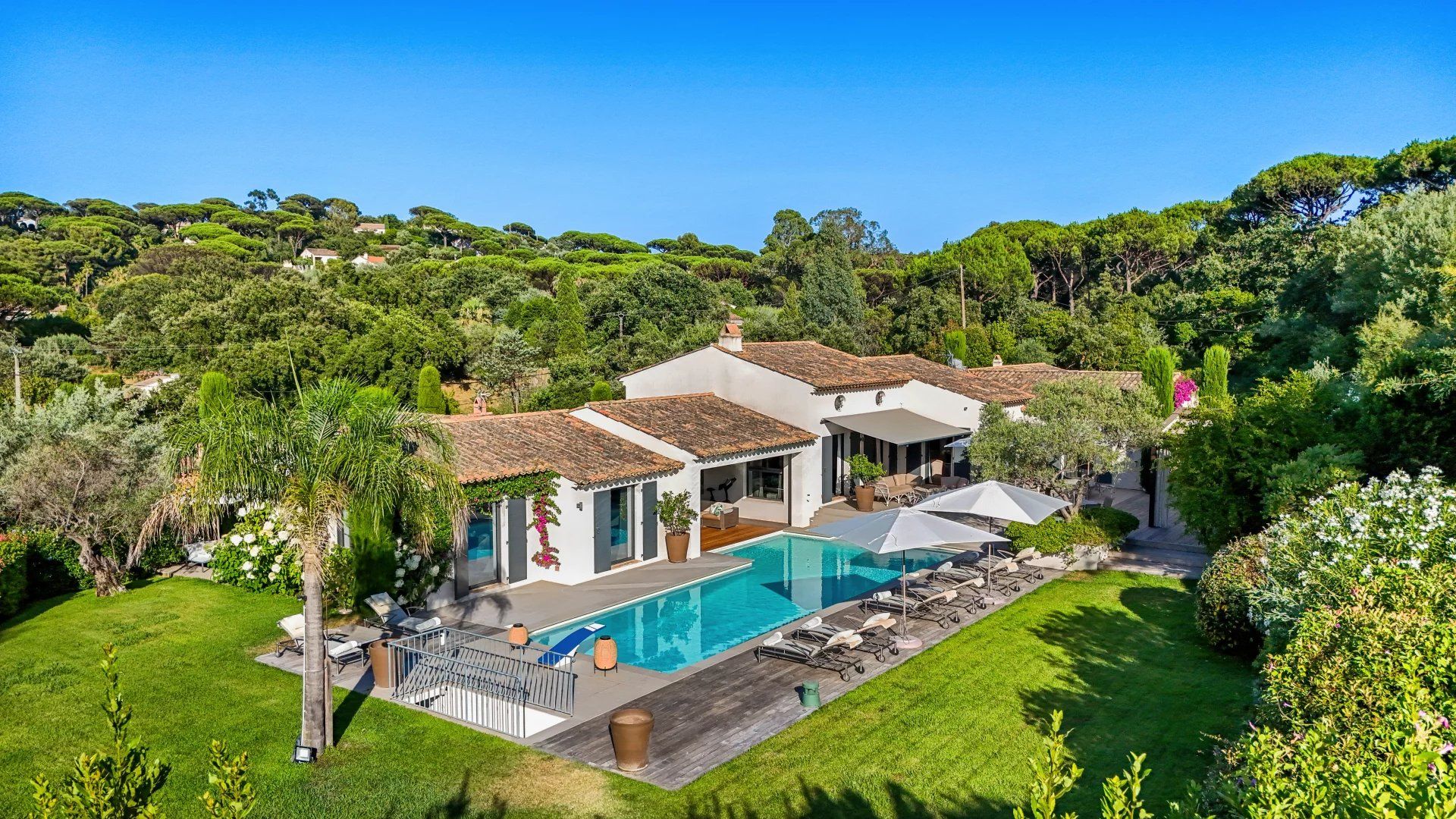 villa 6 Rooms for sale on Saint-Tropez (83990)