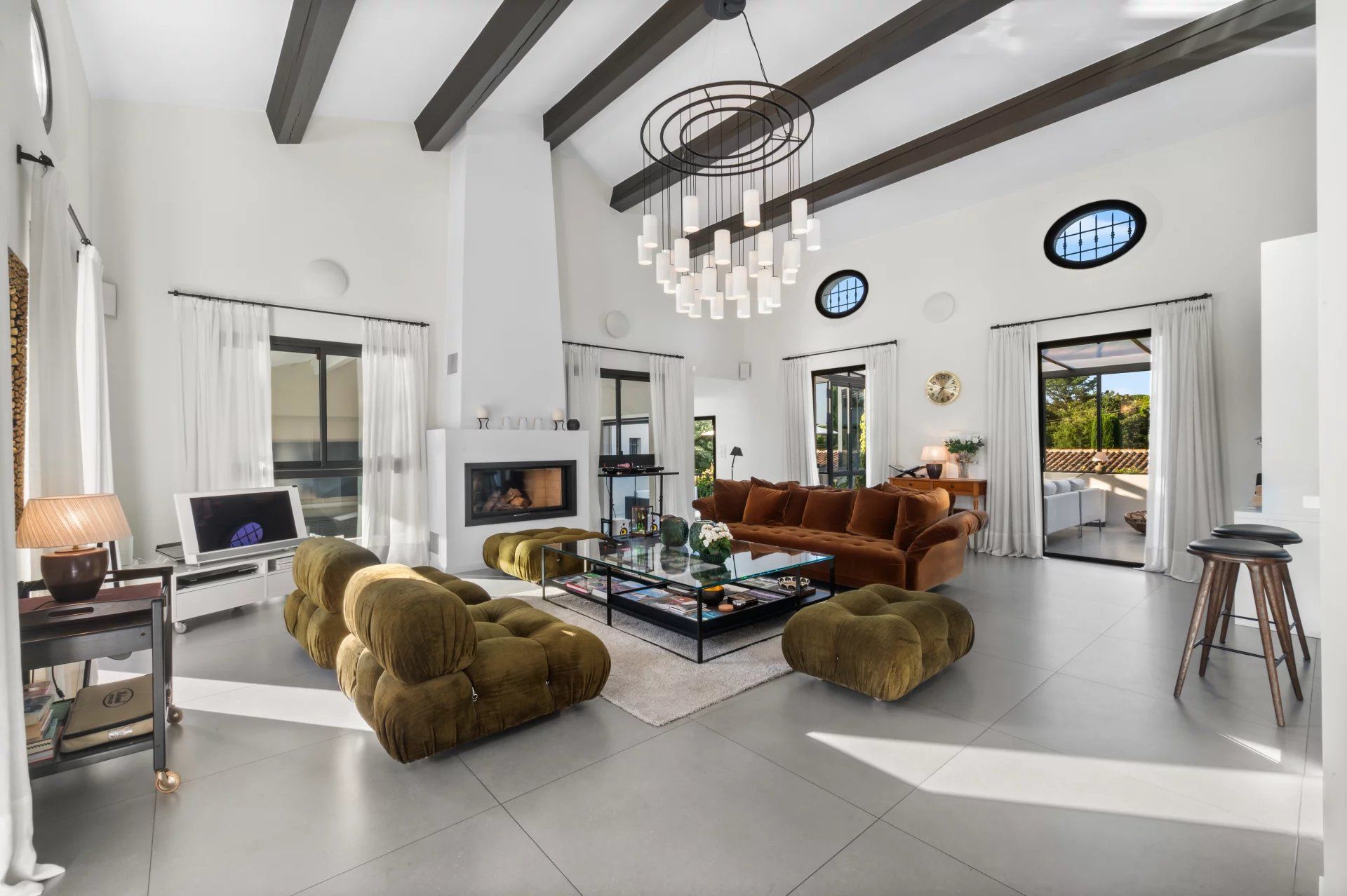 villa 6 Rooms for sale on Saint-Tropez (83990)