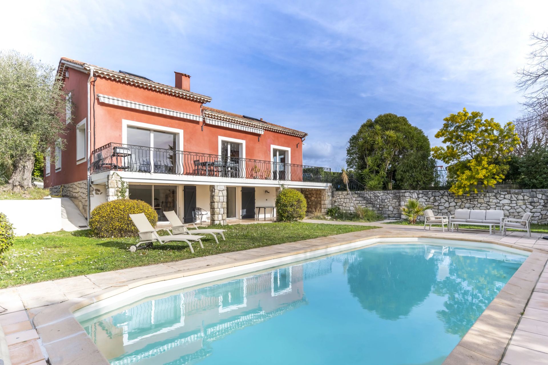 villa 6 Rooms for sale on Châteauneuf-Grasse (06740)