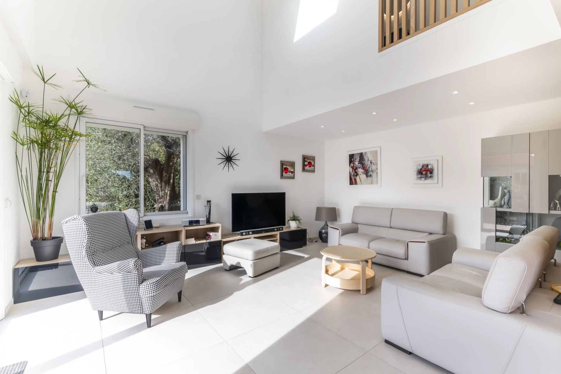 villa 6 Rooms for sale on Châteauneuf-Grasse (06740)