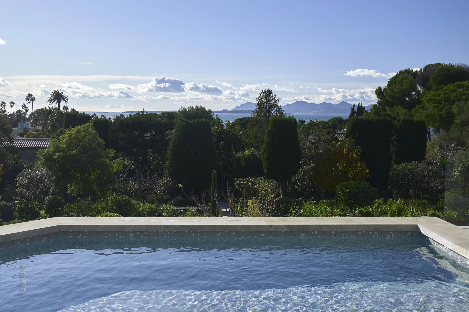 estate for sale on Antibes (06160)