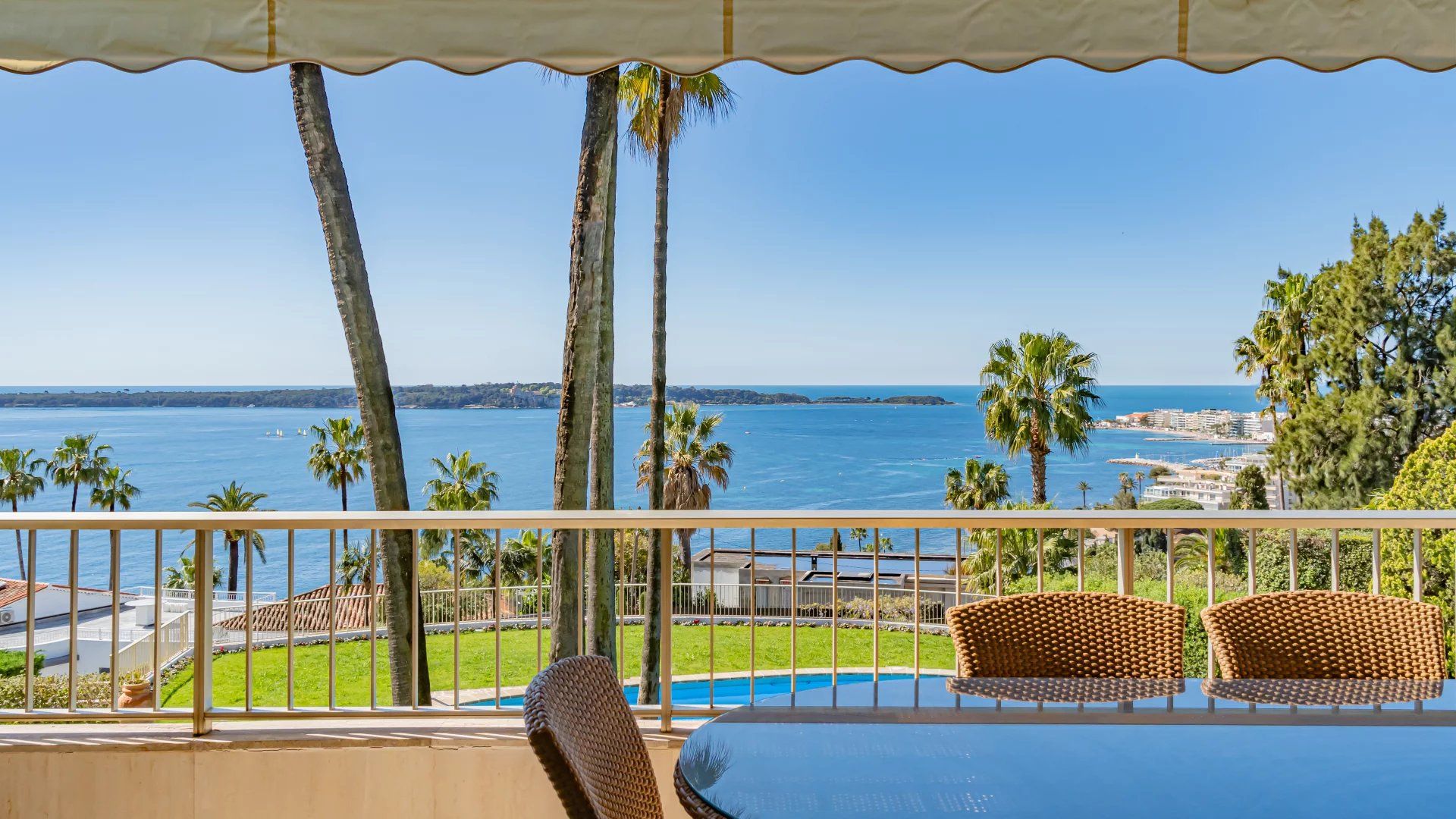 apartment 4 Rooms for sale on Cannes (06400)