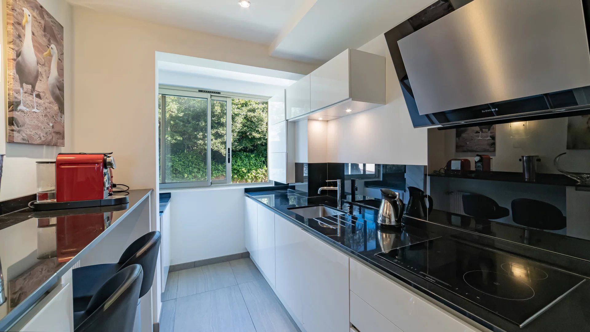 apartment 4 Rooms for sale on Cannes (06400)