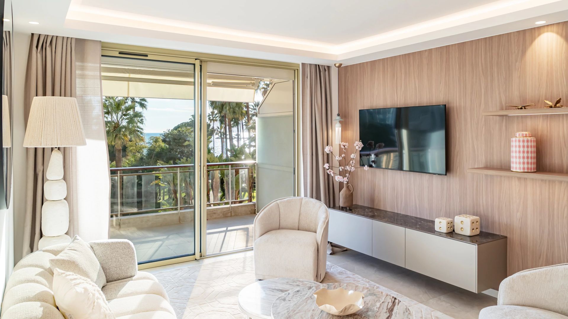 apartment 3 Rooms for sale on Cannes (06400)