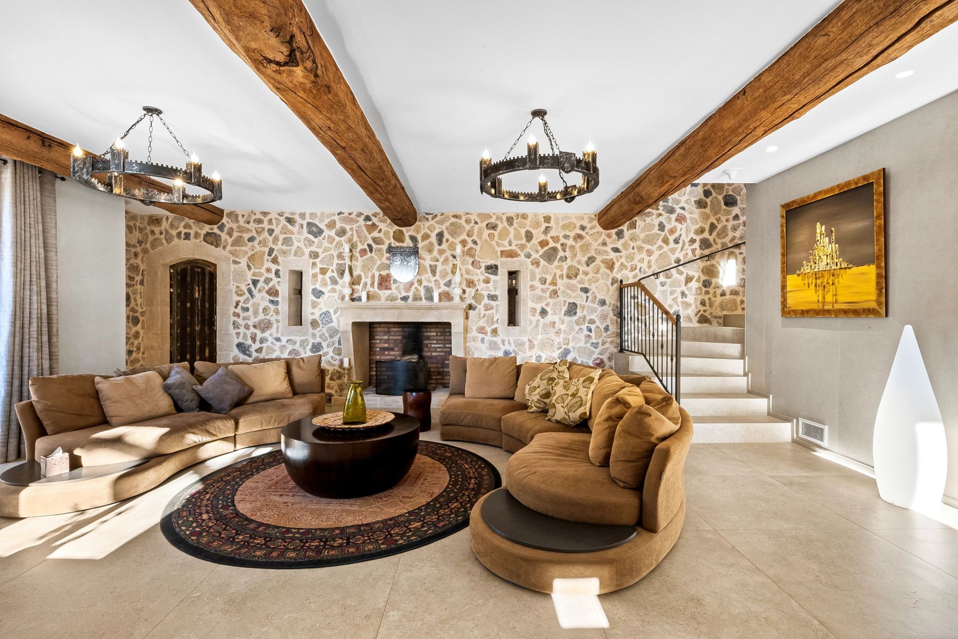 villa 7 Rooms for sale on Tourrettes (83440)