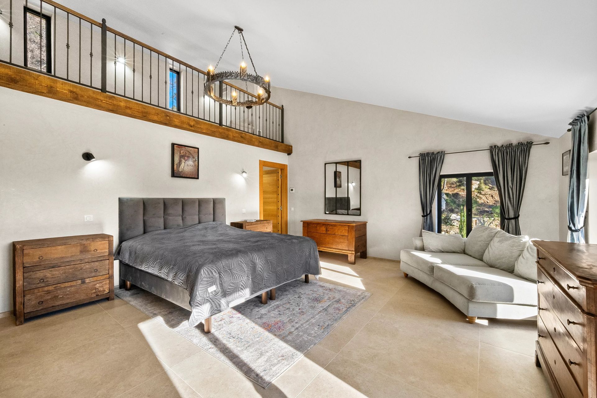 villa 7 Rooms for sale on Tourrettes (83440)