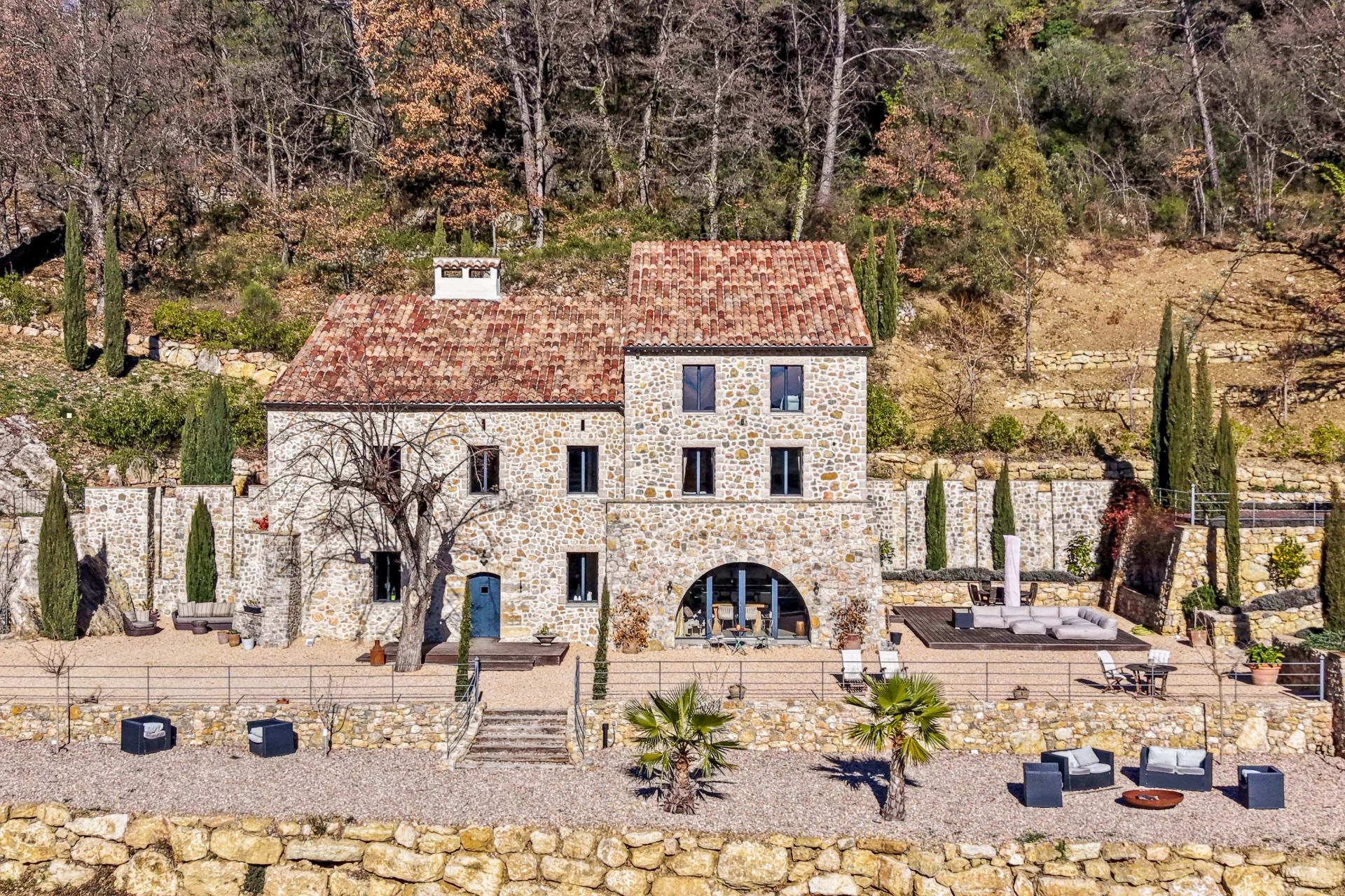 villa 7 Rooms for sale on Tourrettes (83440)