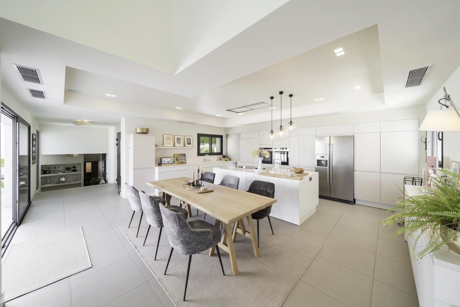 villa 7 Rooms for seasonal rent on Antibes (06600)