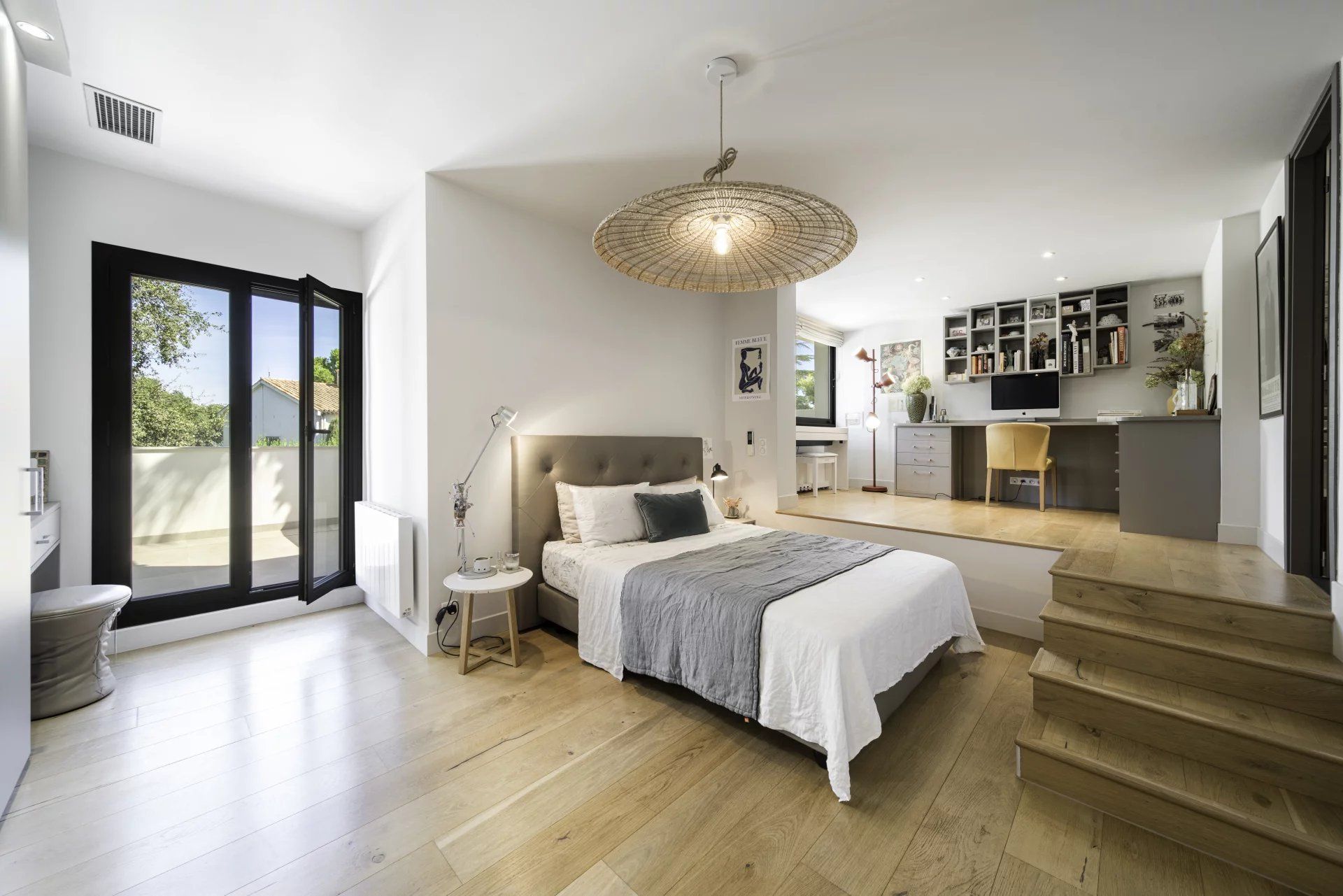 villa 7 Rooms for seasonal rent on Antibes (06600)