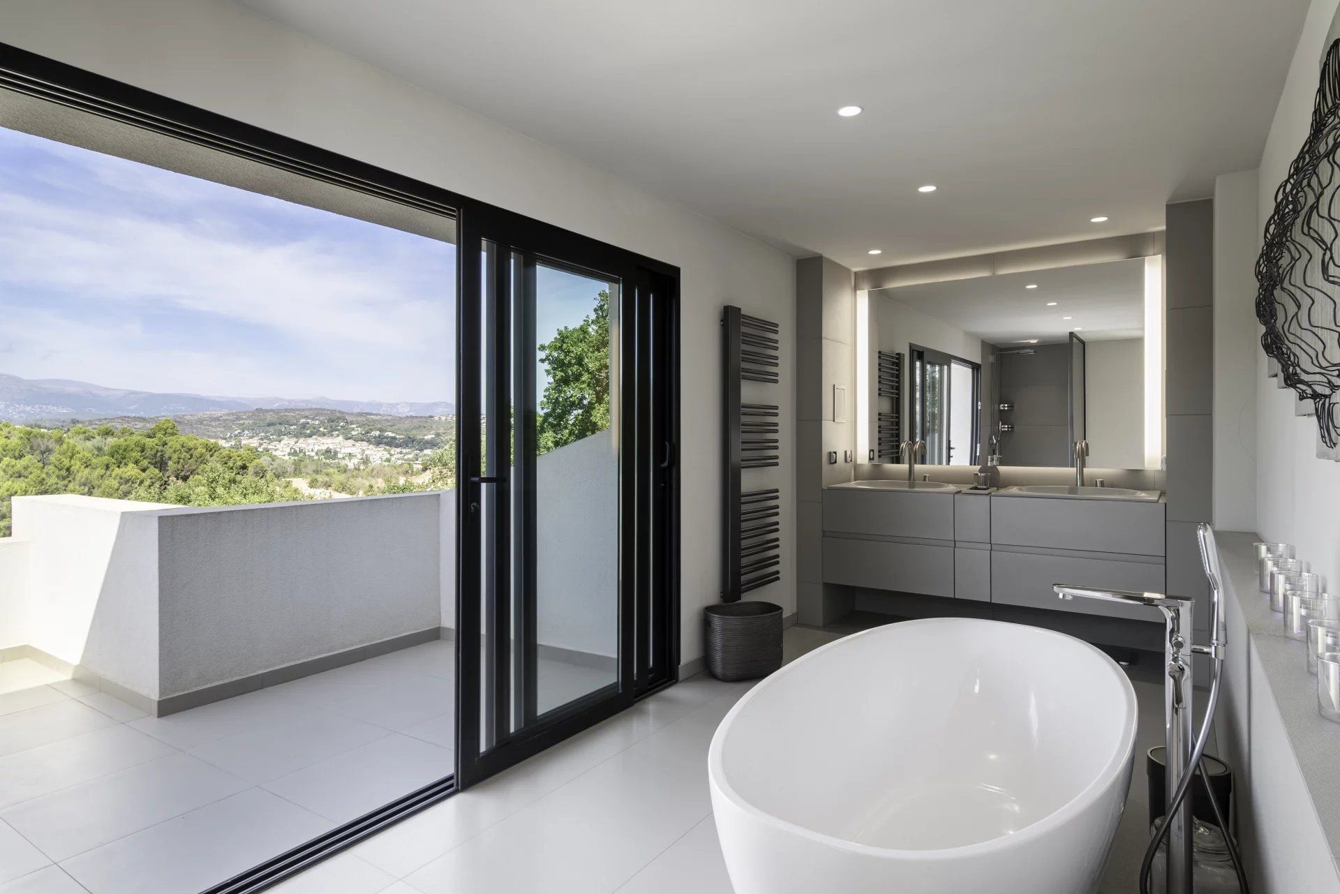 villa 7 Rooms for seasonal rent on Antibes (06600)