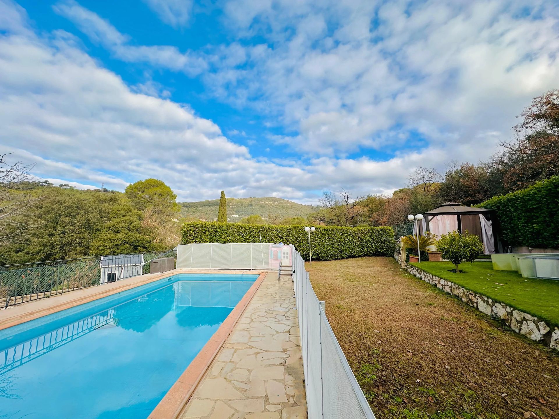 villa 7 Rooms for sale on La Turbie (06320)