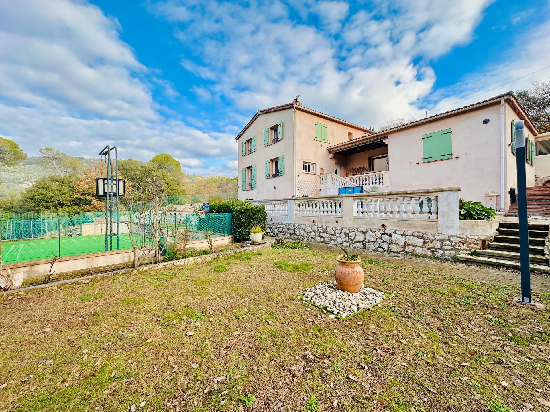 villa 7 Rooms for sale on La Turbie (06320)