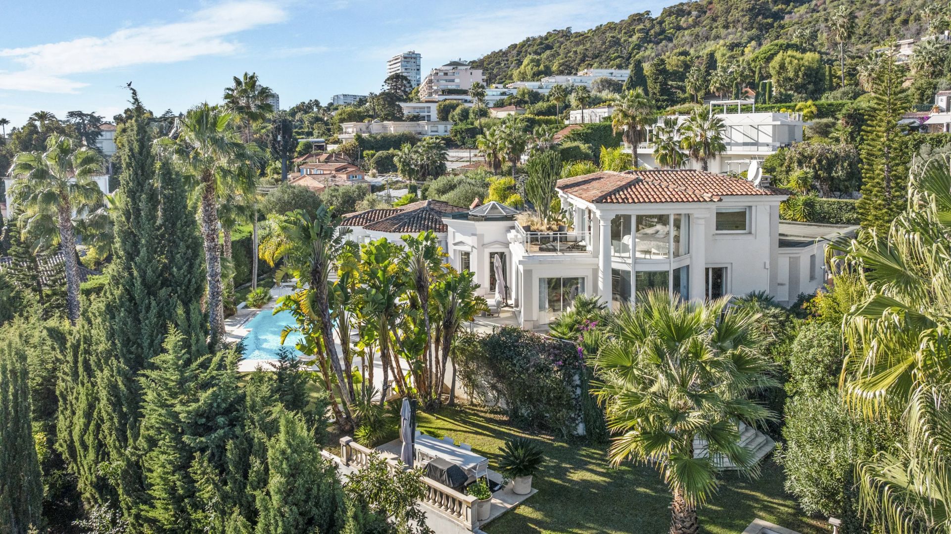 villa 7 Rooms for sale on Vallauris (06220)