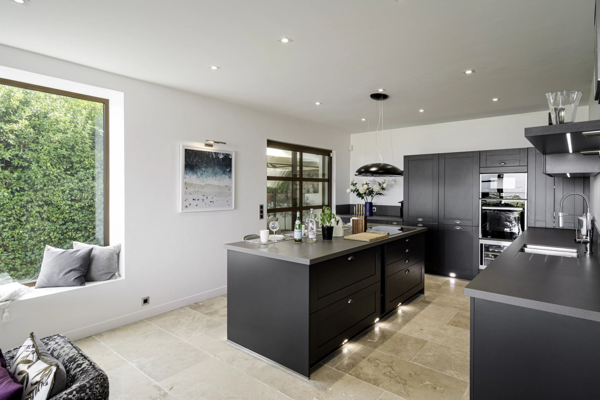 villa 8 Rooms for seasonal rent on Antibes (06600)