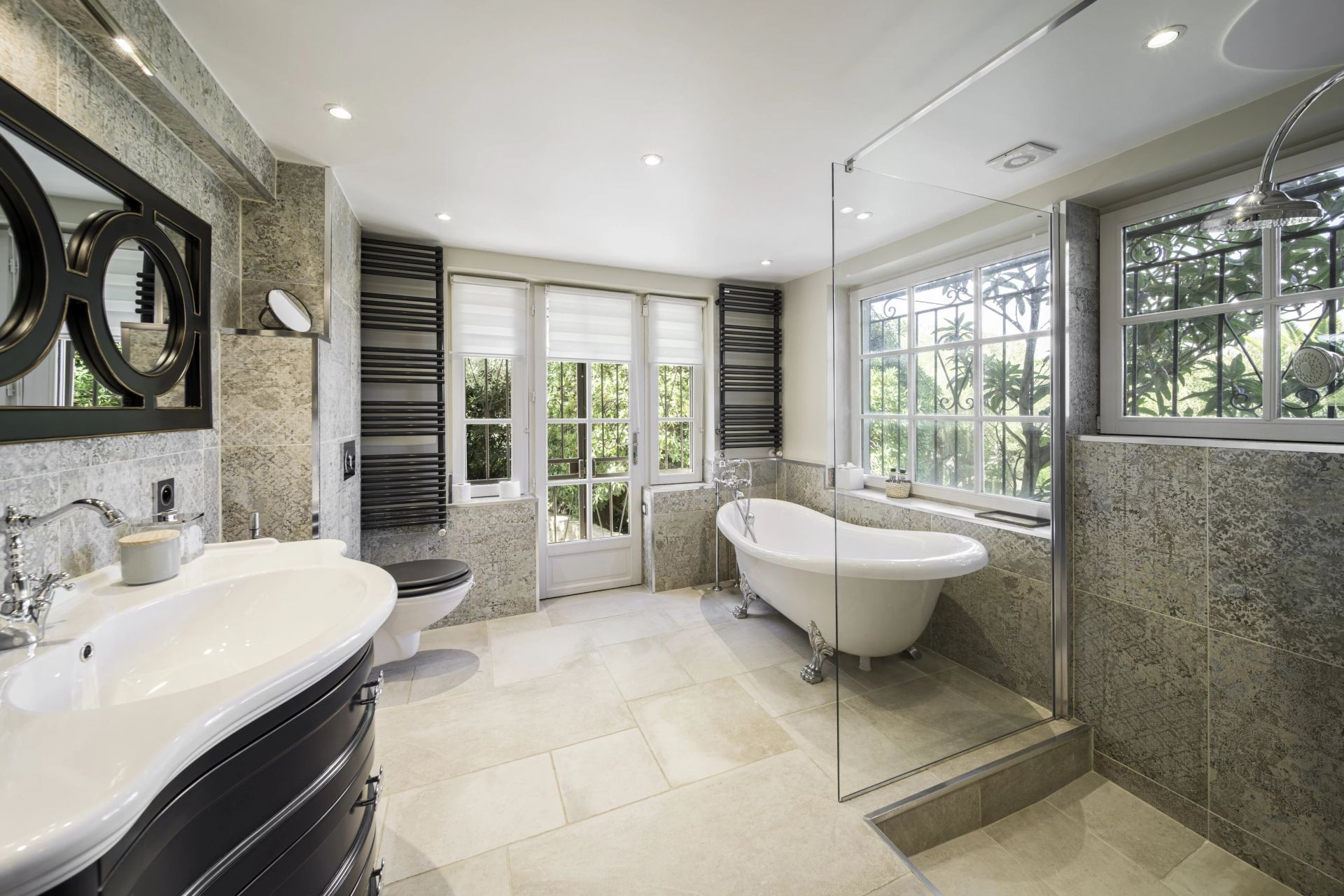 villa 8 Rooms for seasonal rent on Antibes (06600)