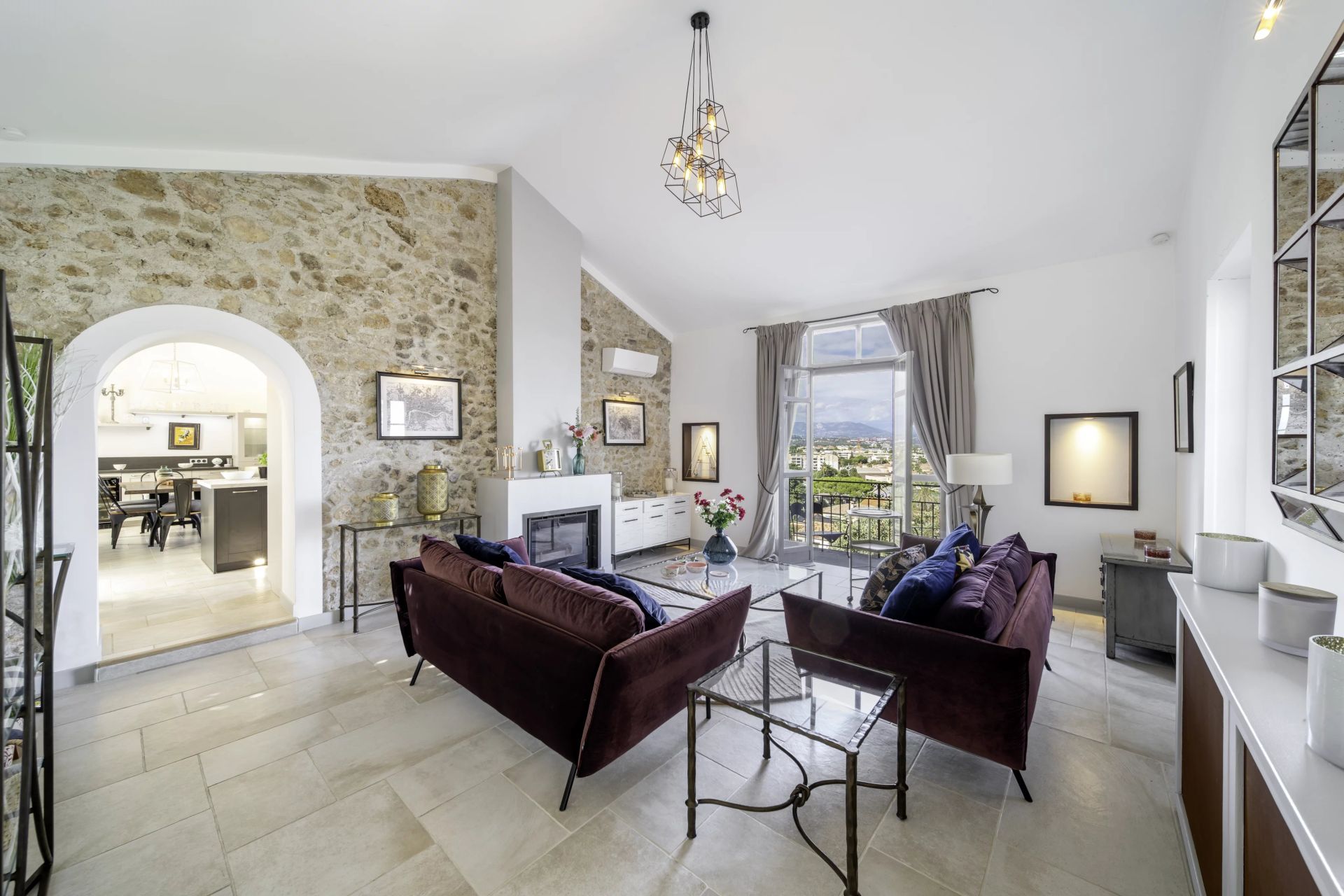 villa 8 Rooms for seasonal rent on Antibes (06600)