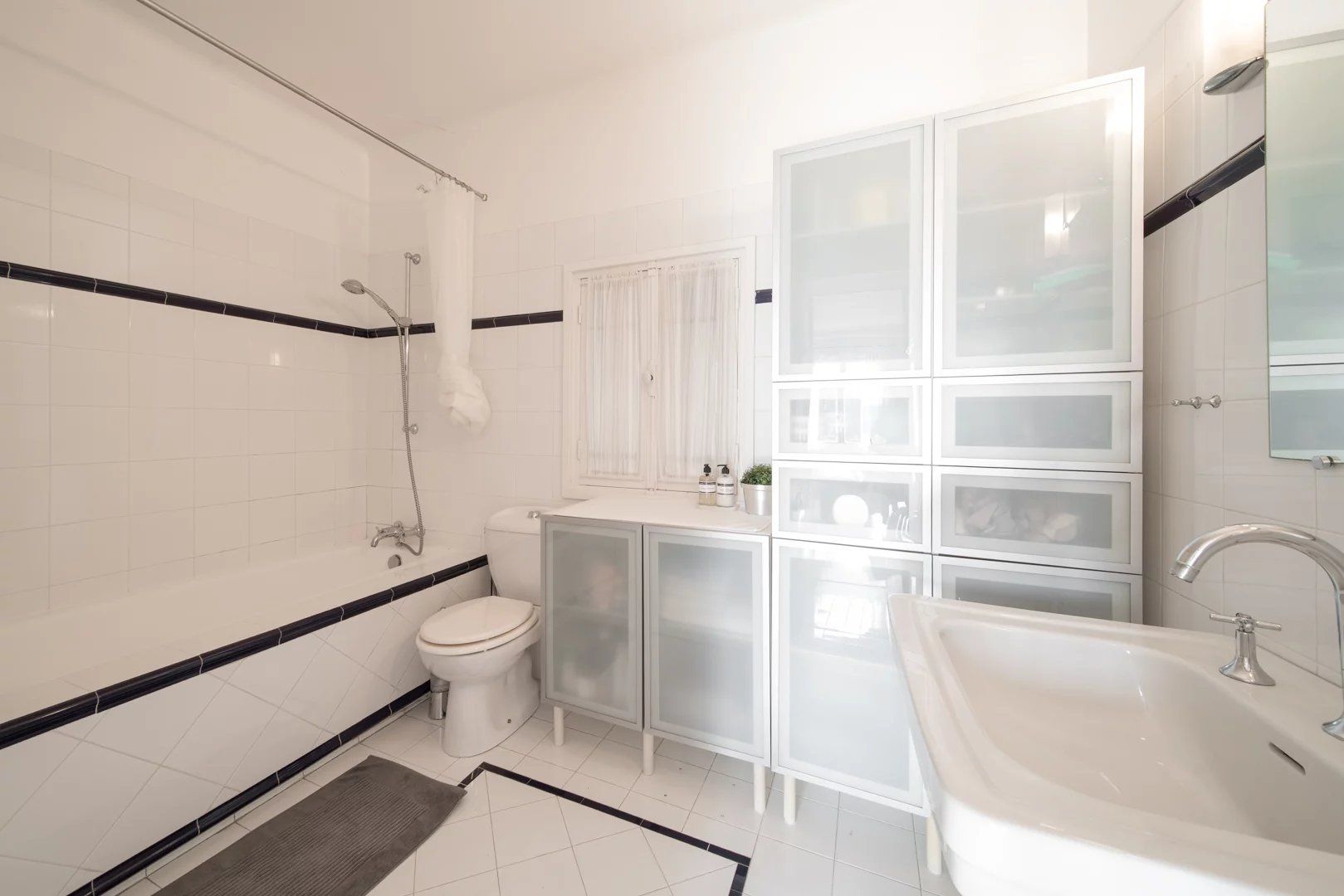 house 5 Rooms for sale on Biot (06410)