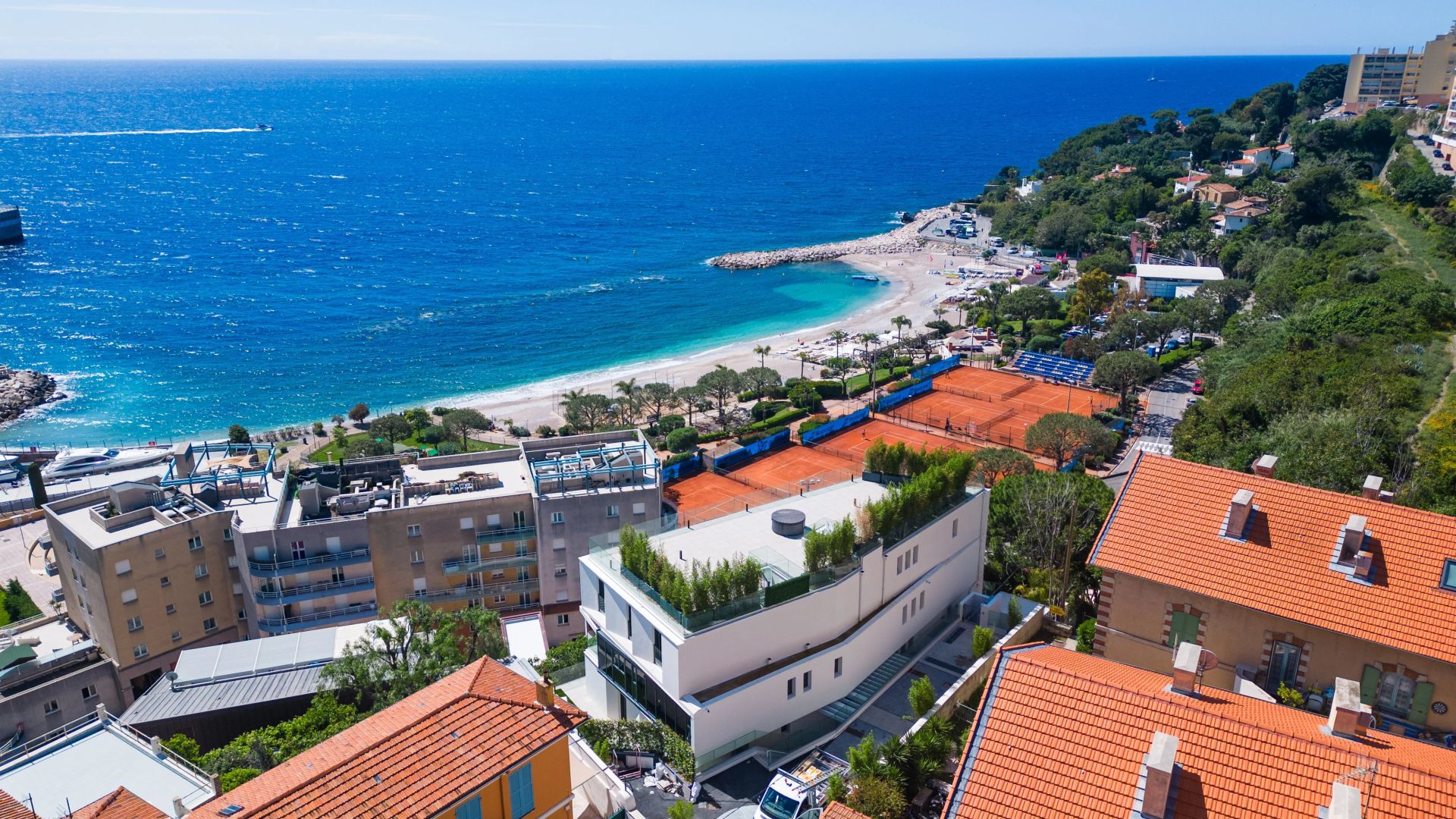 building for sale on Cap-d'Ail (06320)