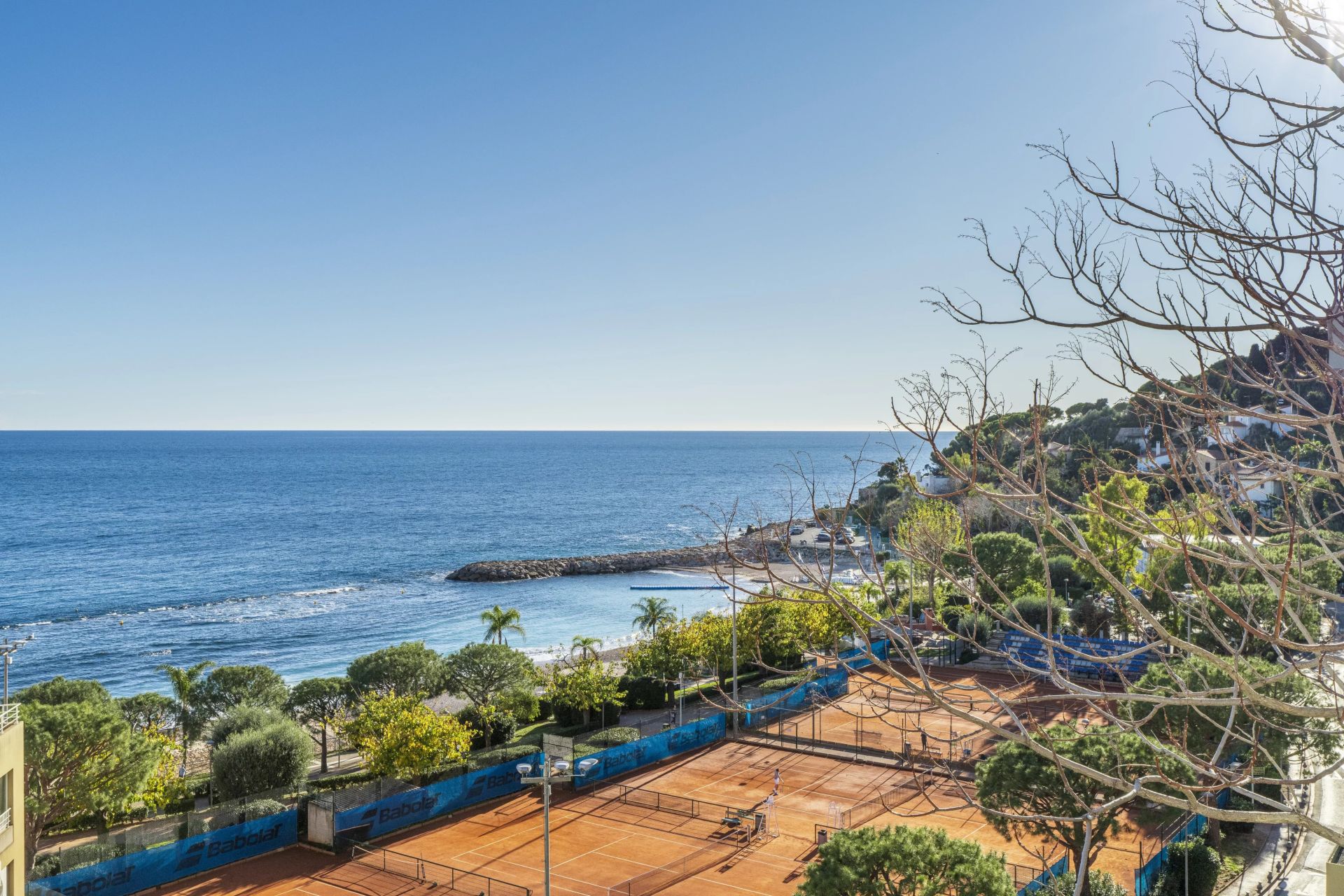 building for sale on Cap-d'Ail (06320)