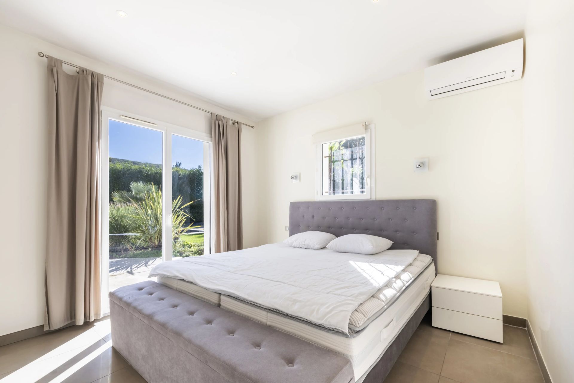 villa 6 Rooms for rent on Mougins (06250)