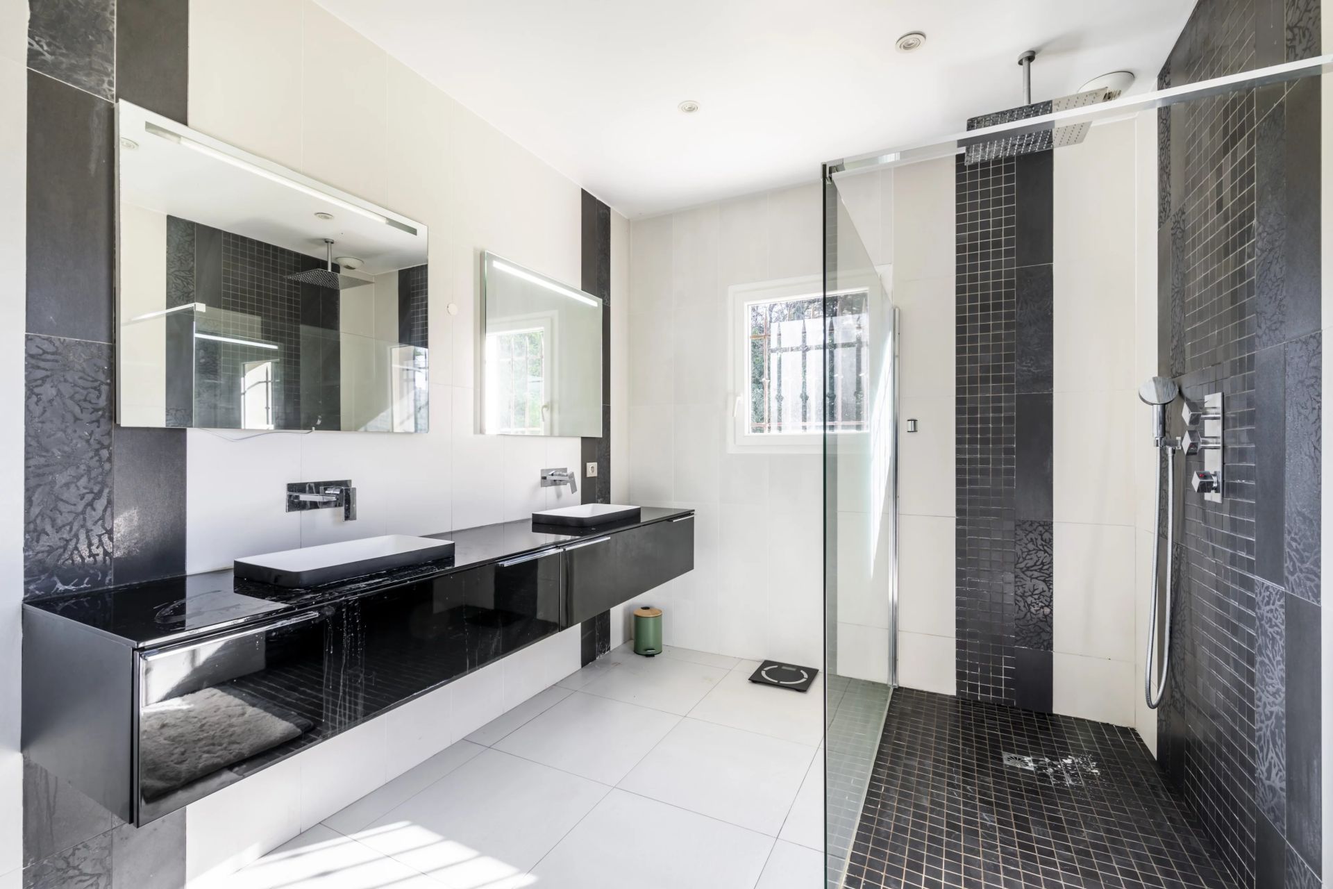 villa 6 Rooms for rent on Mougins (06250)