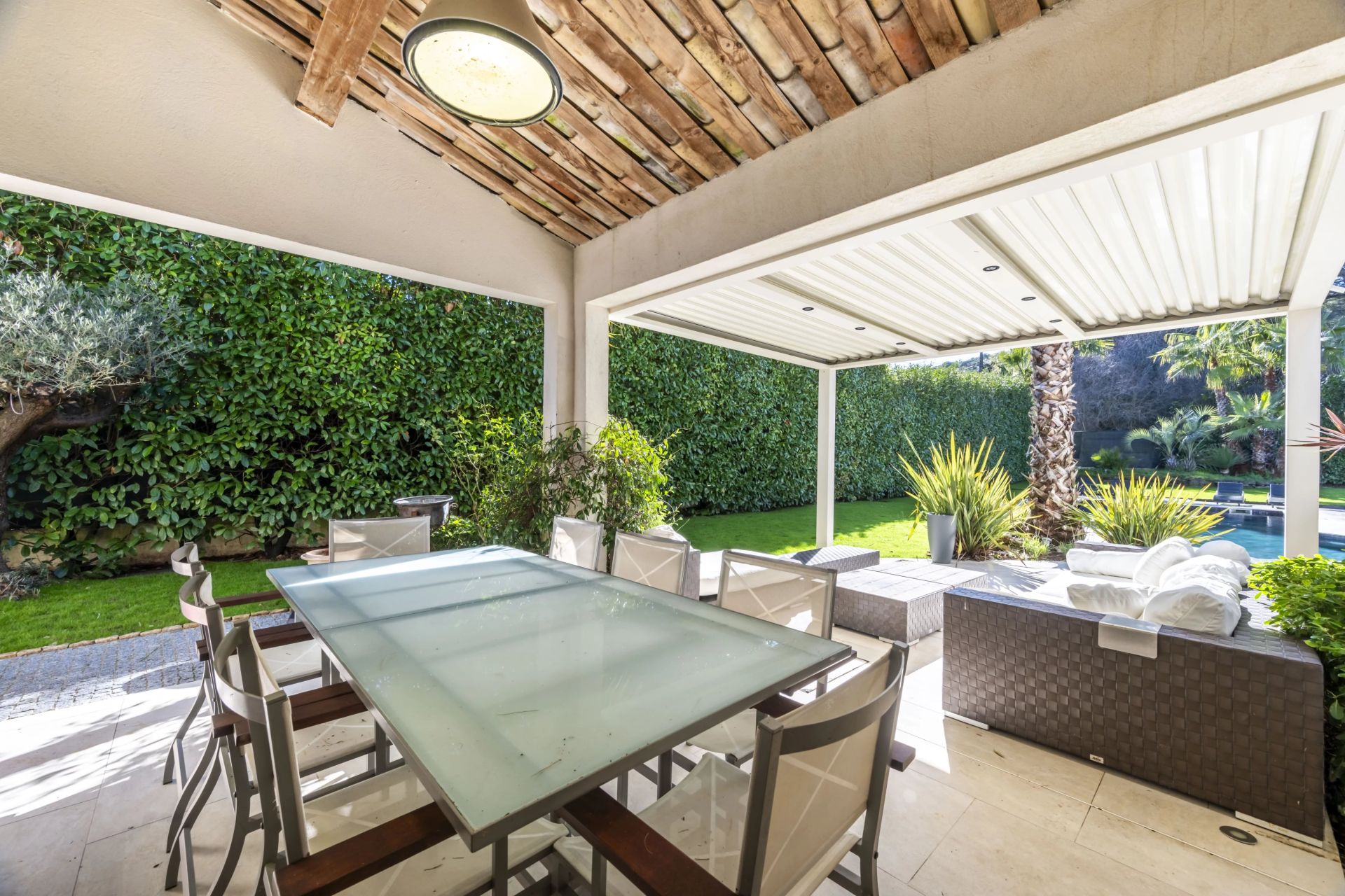 villa 6 Rooms for rent on Mougins (06250)