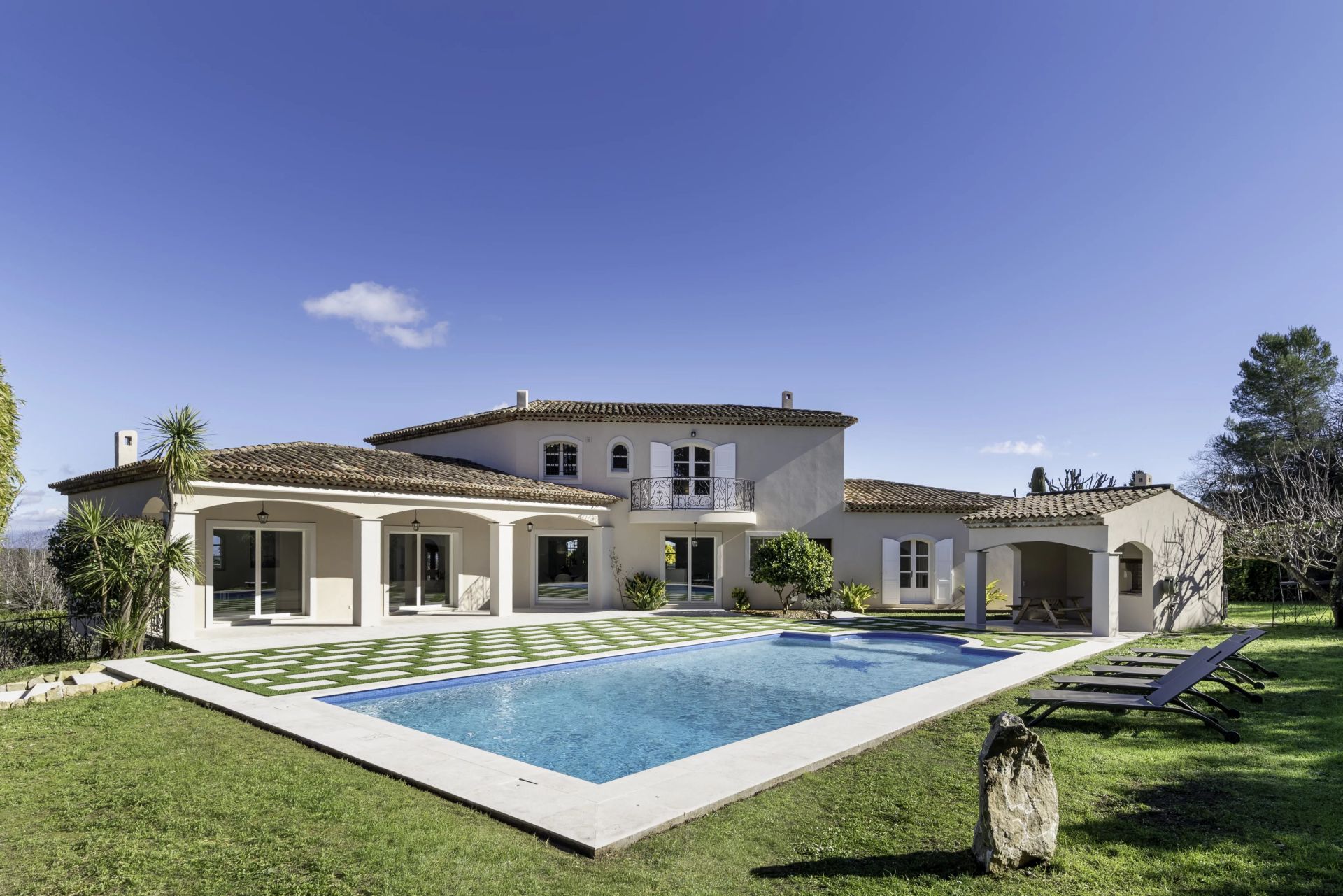 villa 9 Rooms for sale on Valbonne (06560)